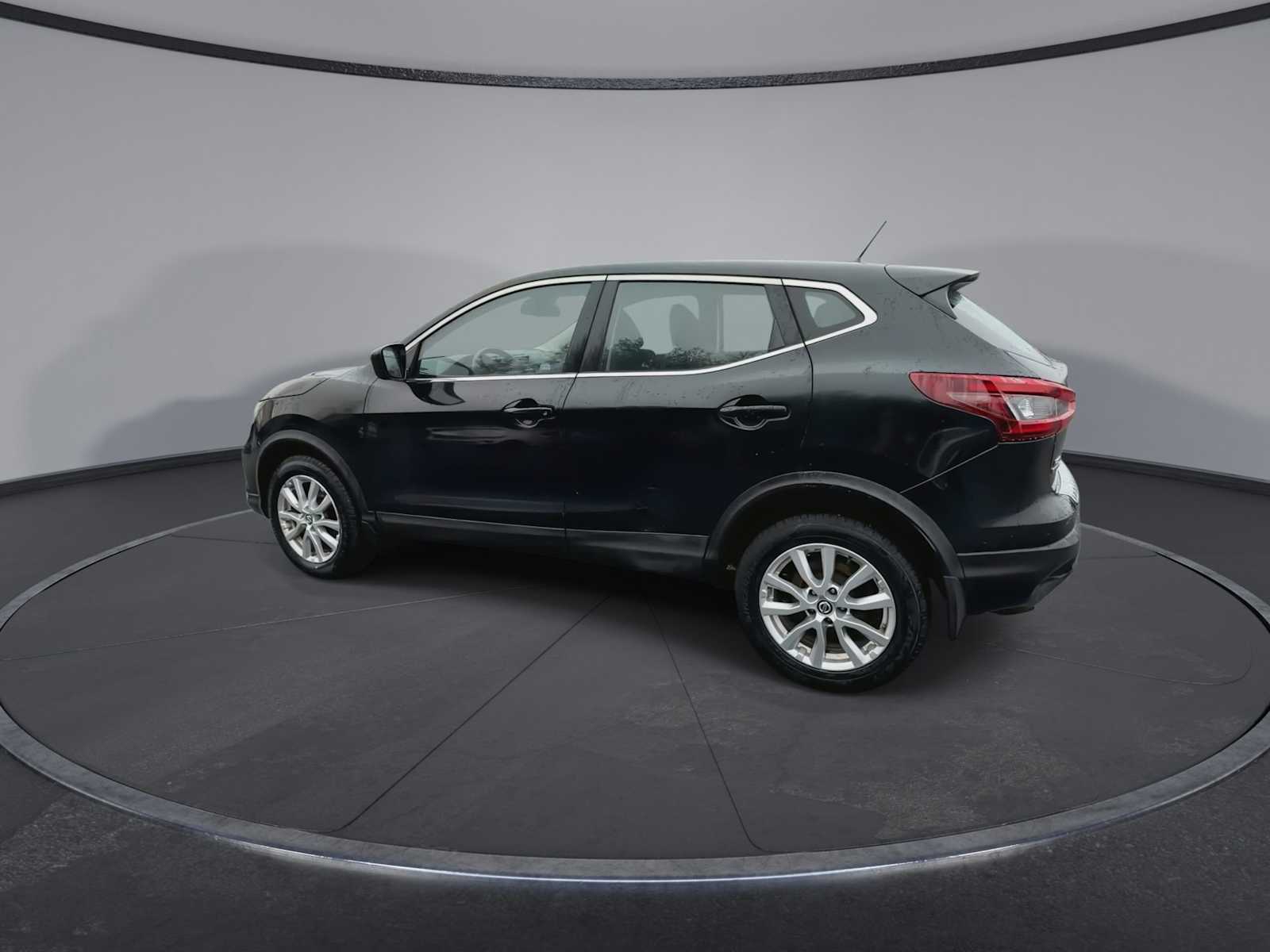 Thumbnail: 2020 Nissan Rogue Sport - 5