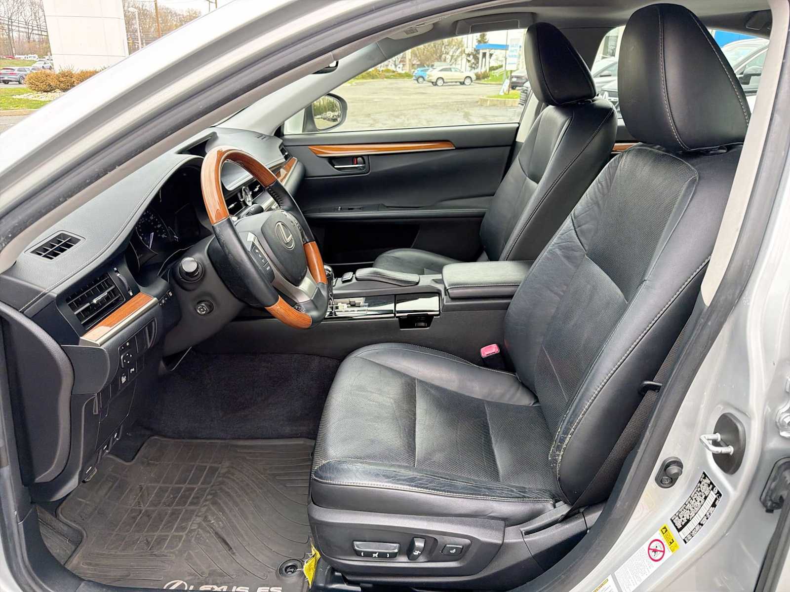 Thumbnail: 2013 Lexus ES - 11