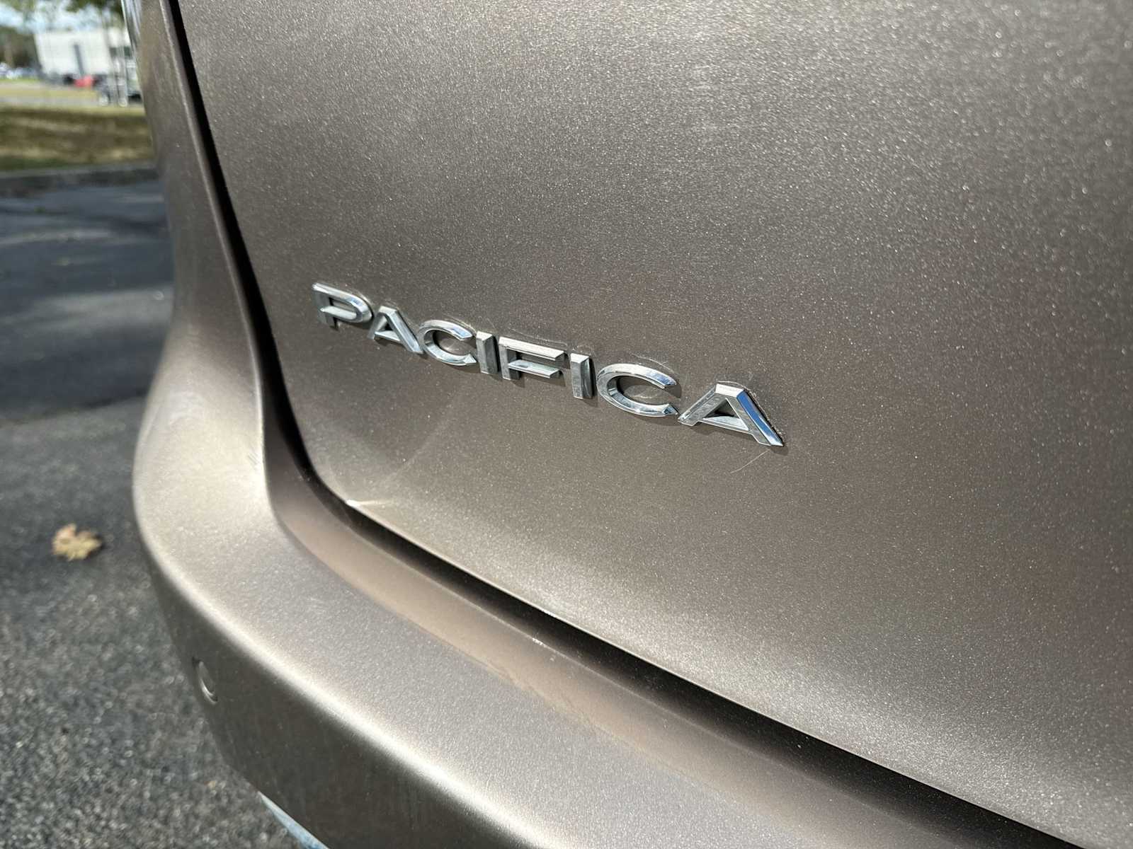 Thumbnail: 2018 Chrysler Pacifica - 18