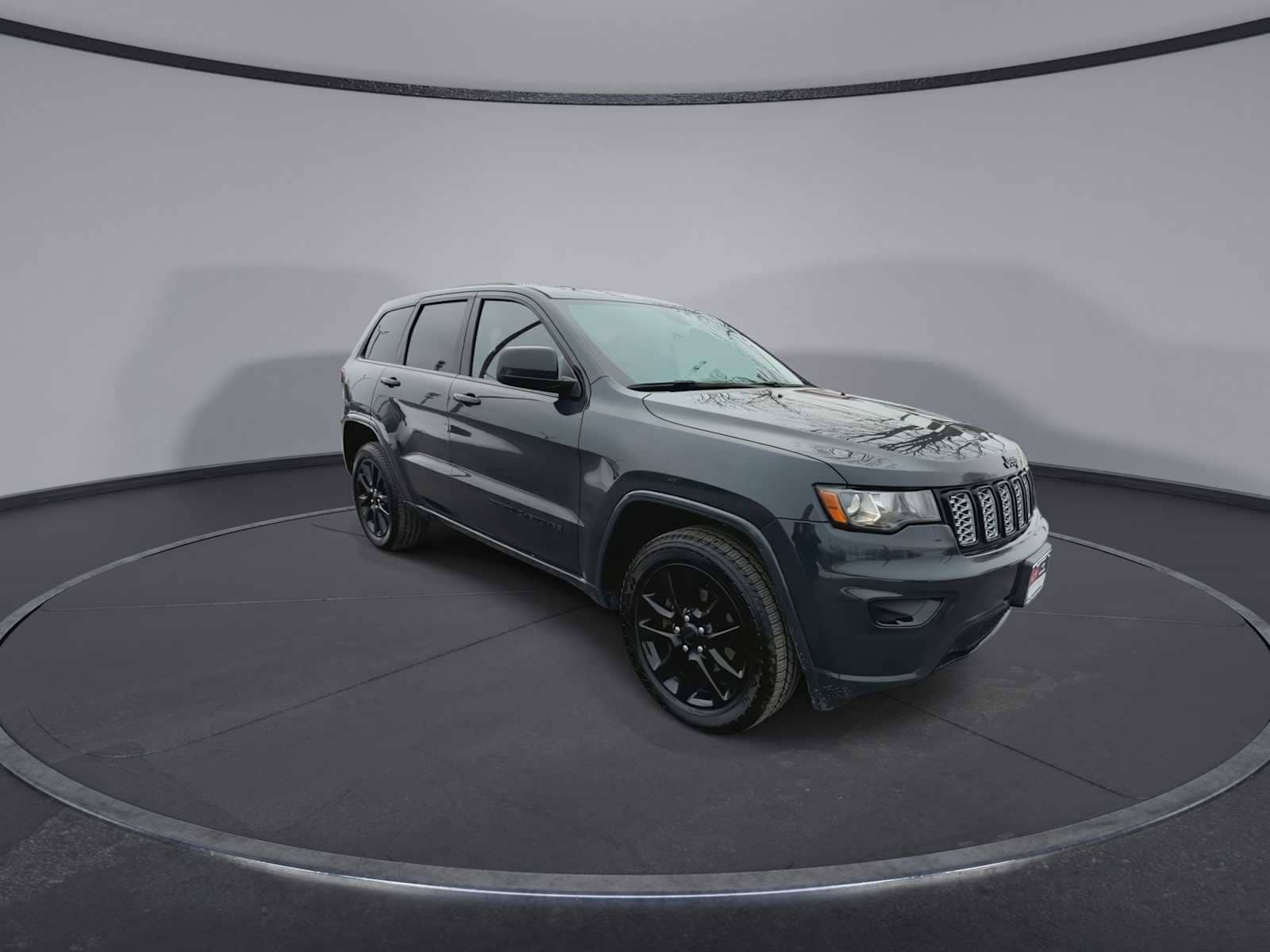 Thumbnail: 2017 Jeep Grand Cherokee - 2
