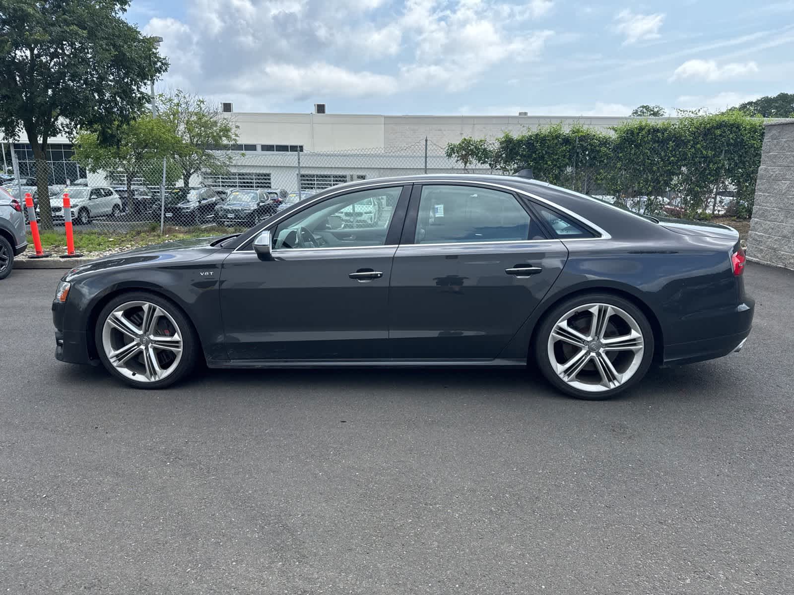 Thumbnail: 2015 Audi S8 - 2