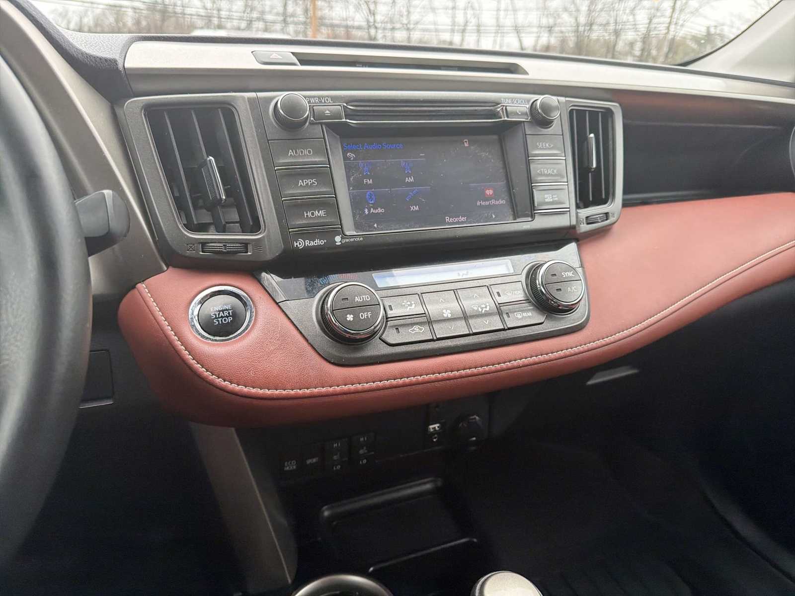 Thumbnail: 2015 Toyota RAV4 - 27