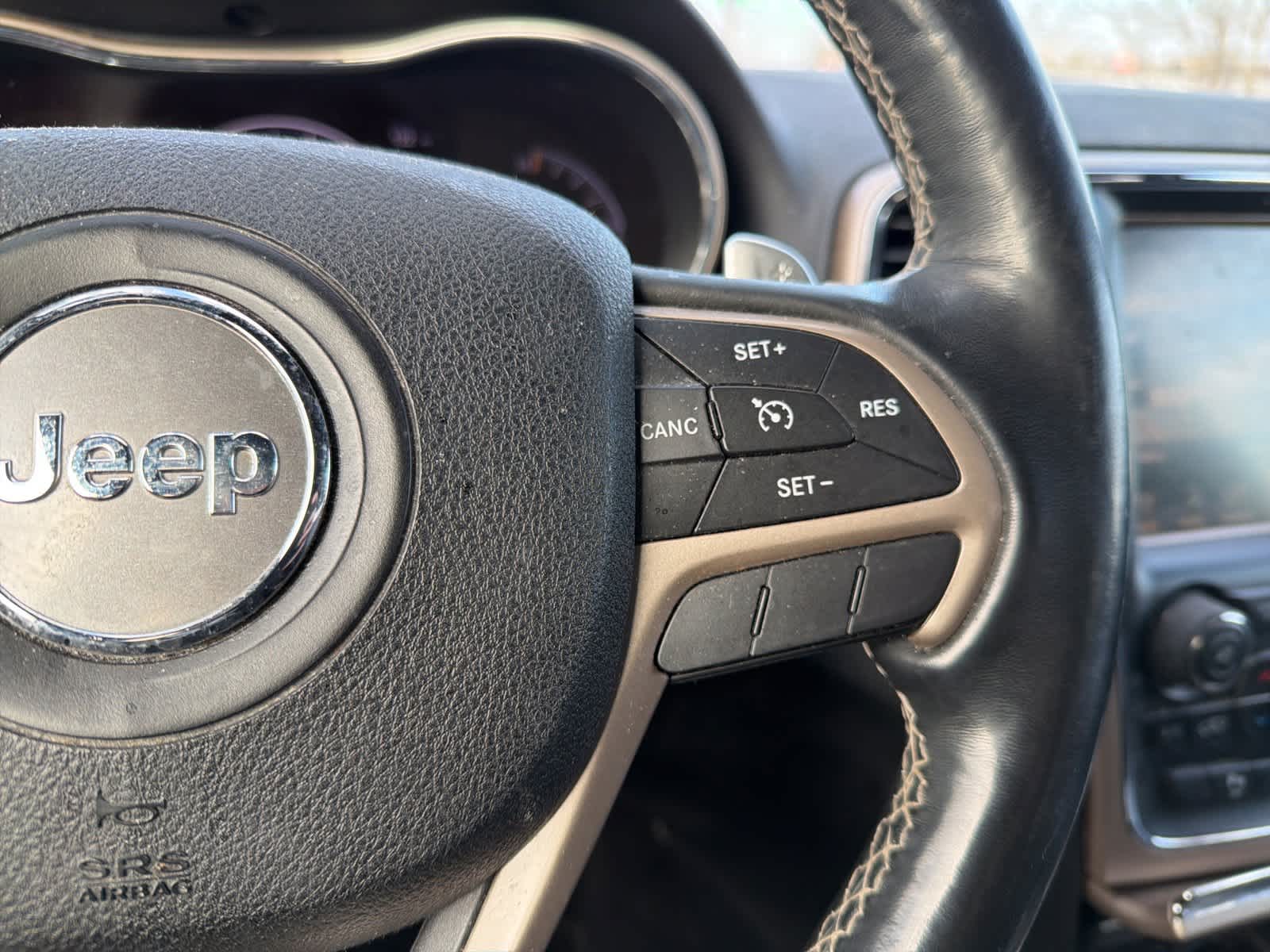 Thumbnail: 2017 Jeep Grand Cherokee - 19