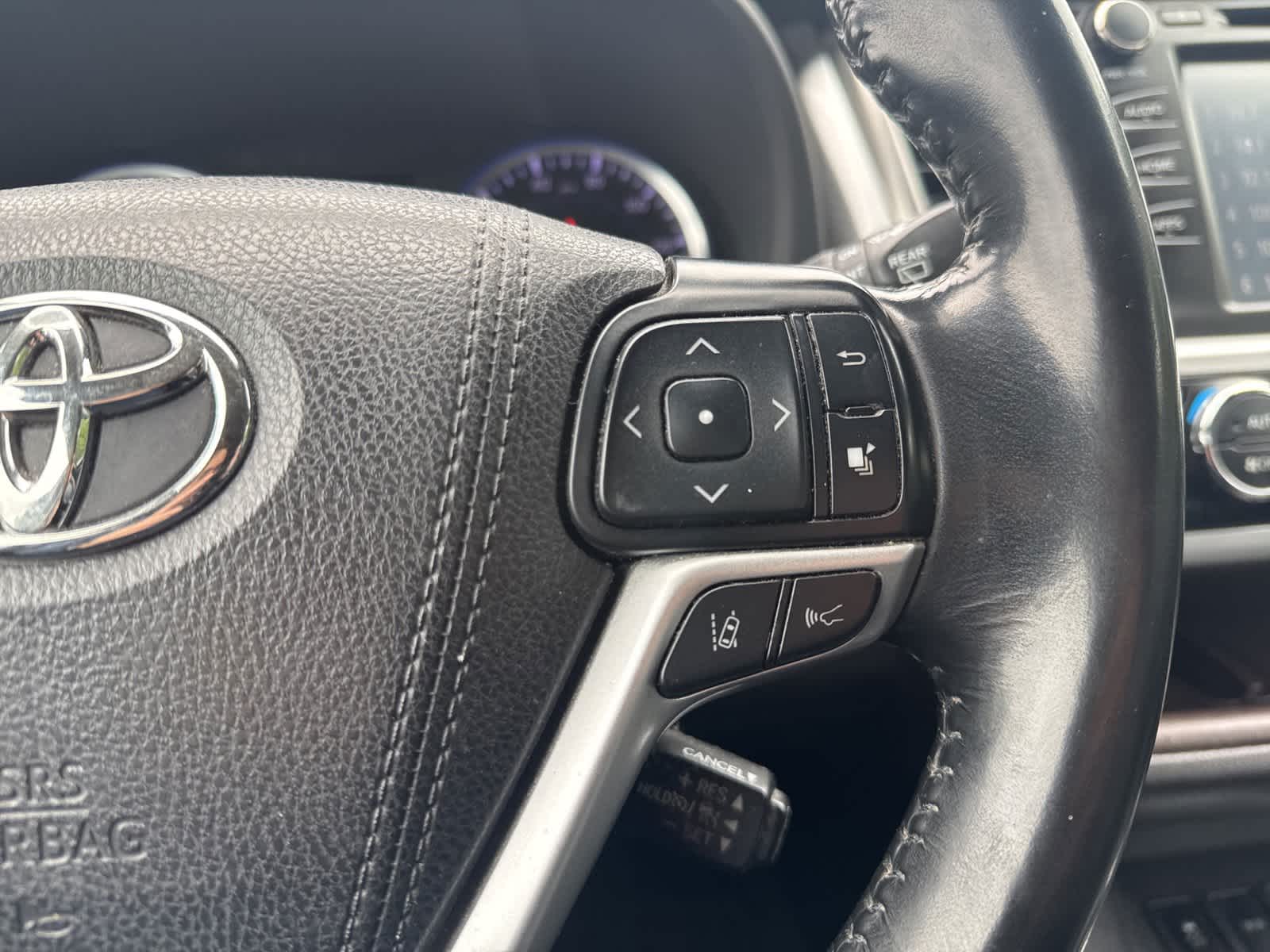 Thumbnail: 2018 Toyota Highlander - 18