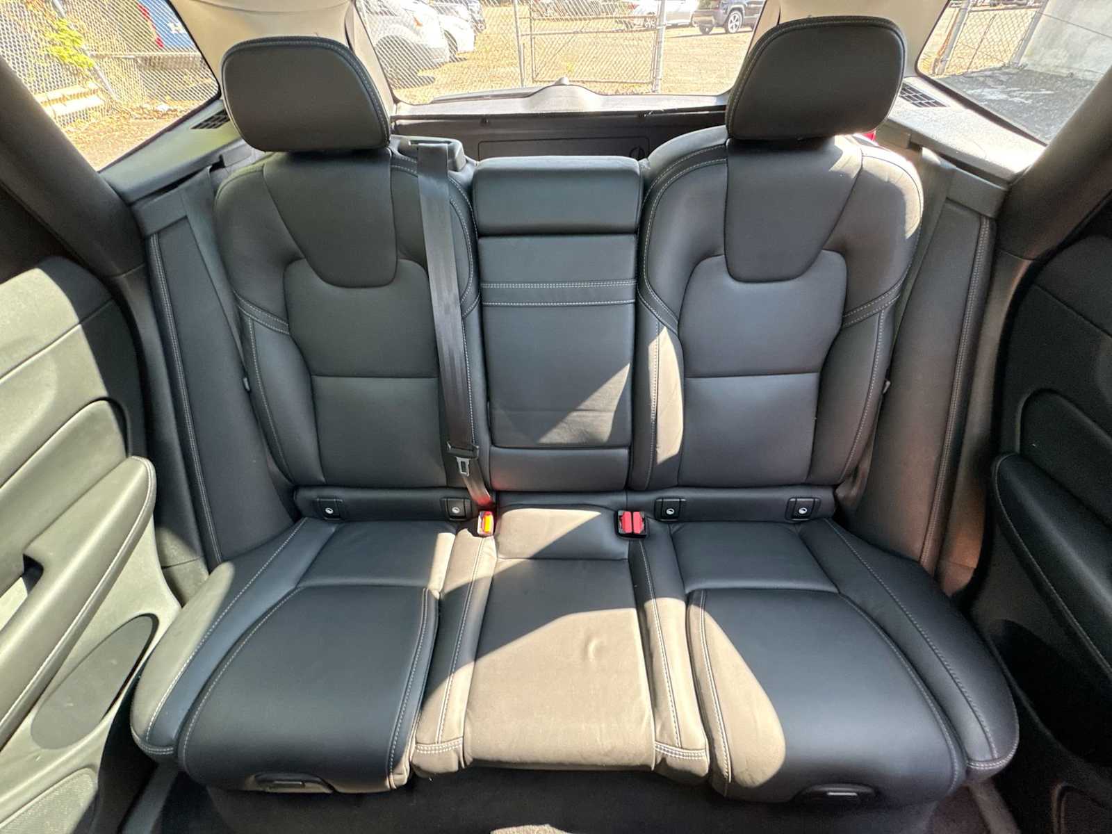 Thumbnail: 2022 Volvo XC60 - 13