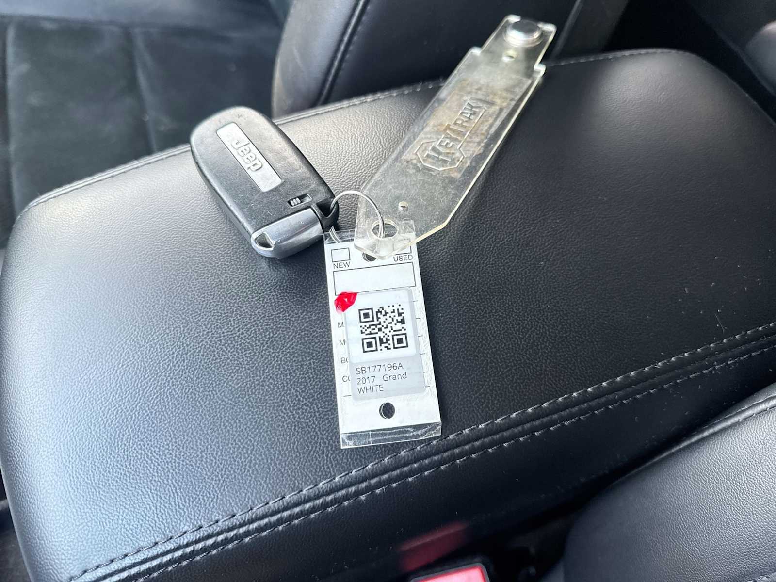 Thumbnail: 2017 Jeep Grand Cherokee - 33