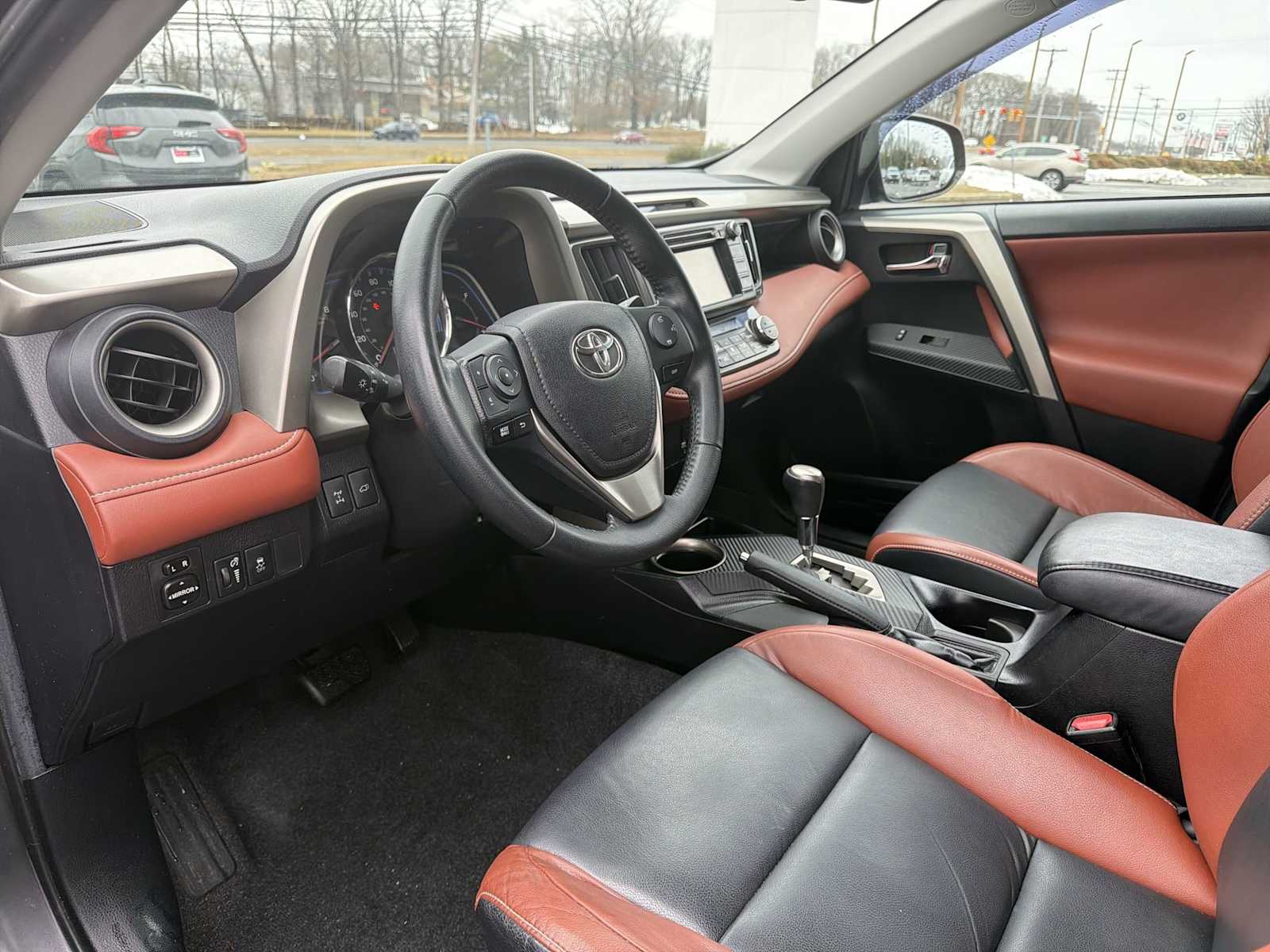 Thumbnail: 2015 Toyota RAV4 - 10