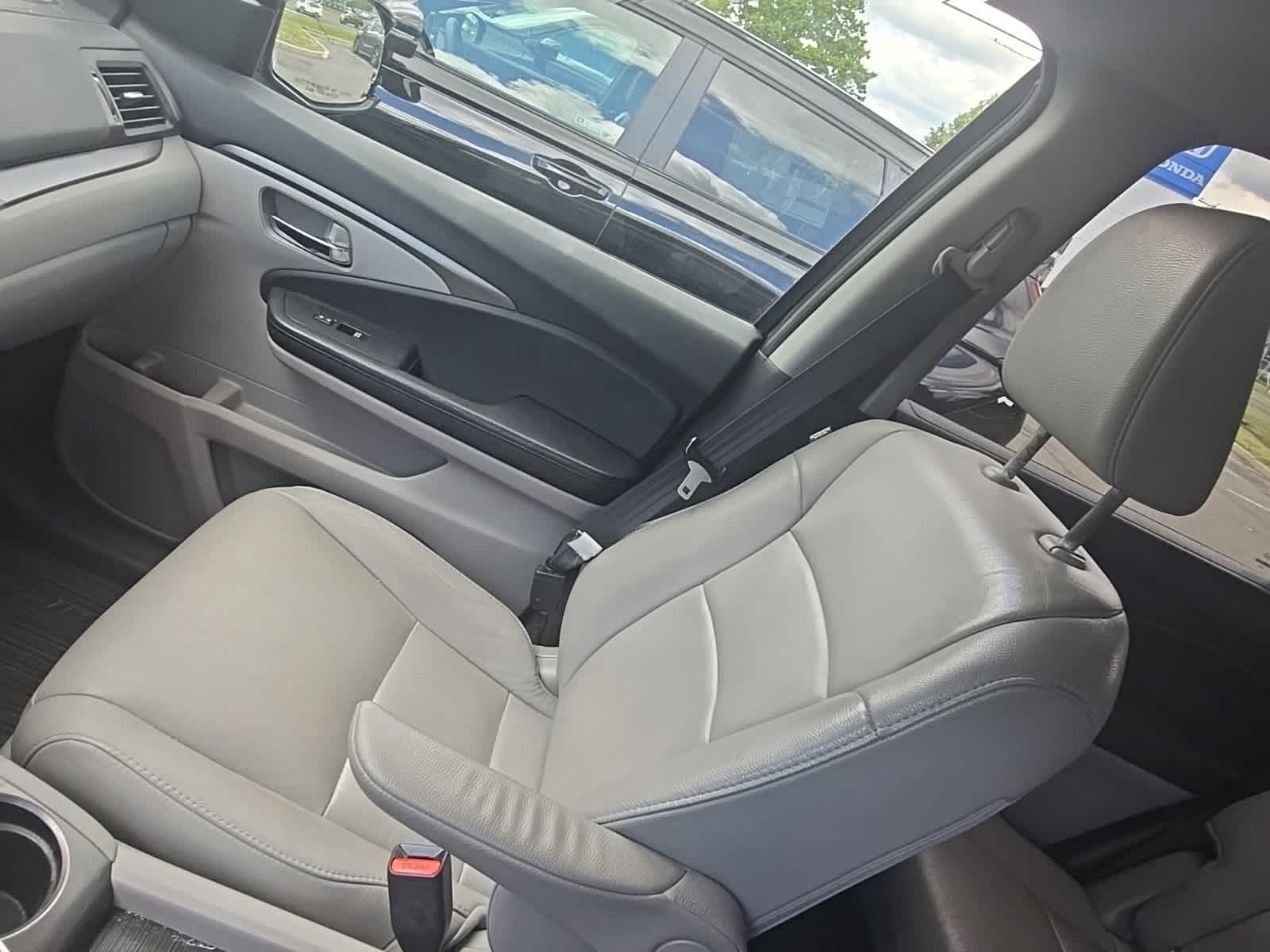 Thumbnail: 2018 Honda Pilot - 18