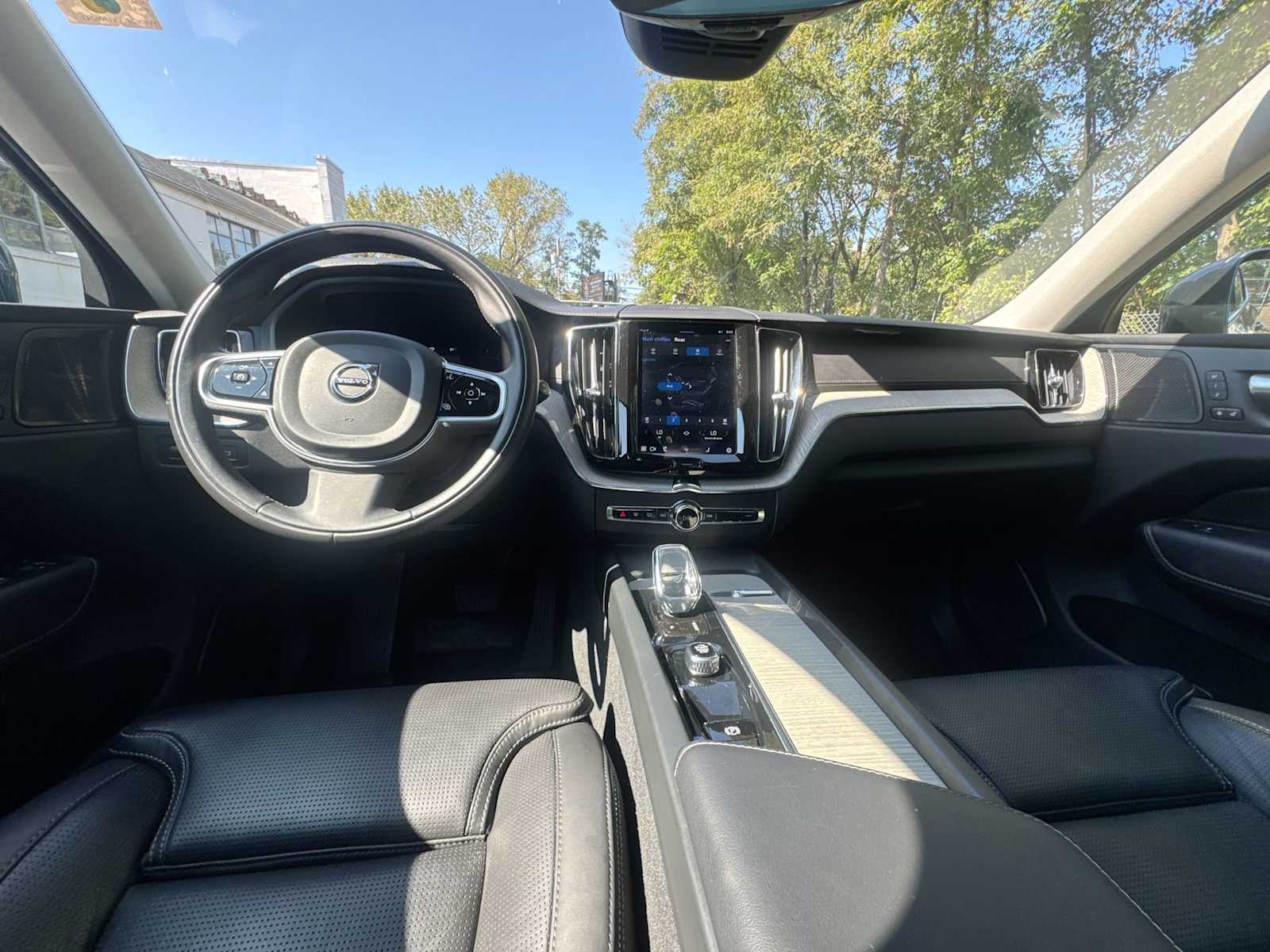 Thumbnail: 2022 Volvo XC60 - 20