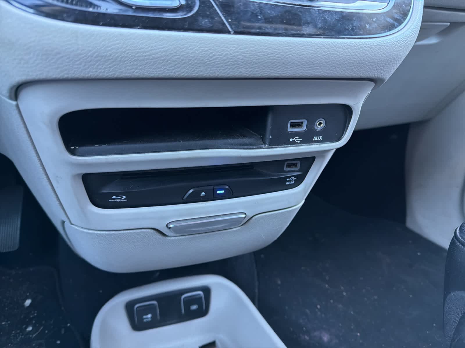 Thumbnail: 2018 Chrysler Pacifica - 15