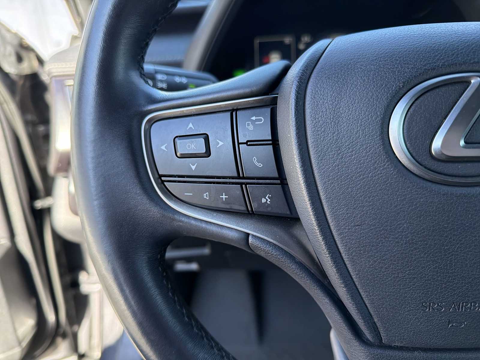 Thumbnail: 2023 Lexus UX - 24