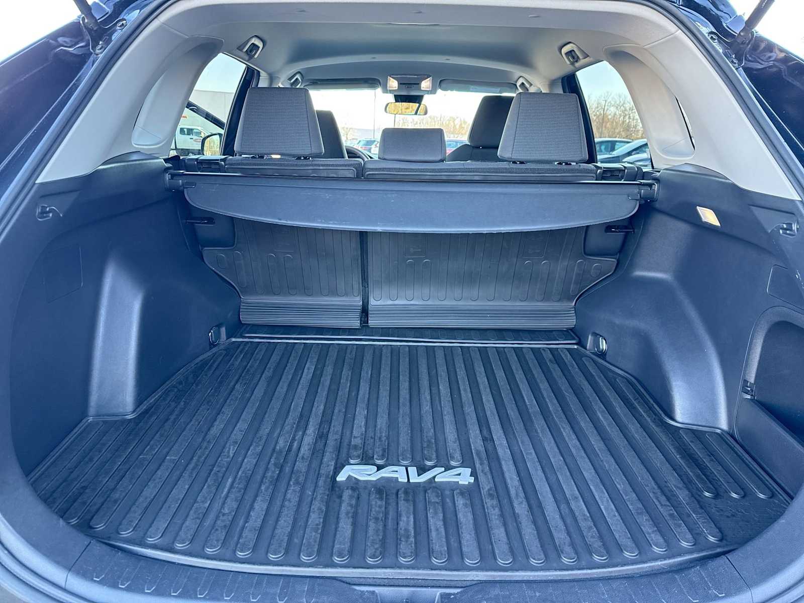 Thumbnail: 2022 Toyota RAV4 - 31