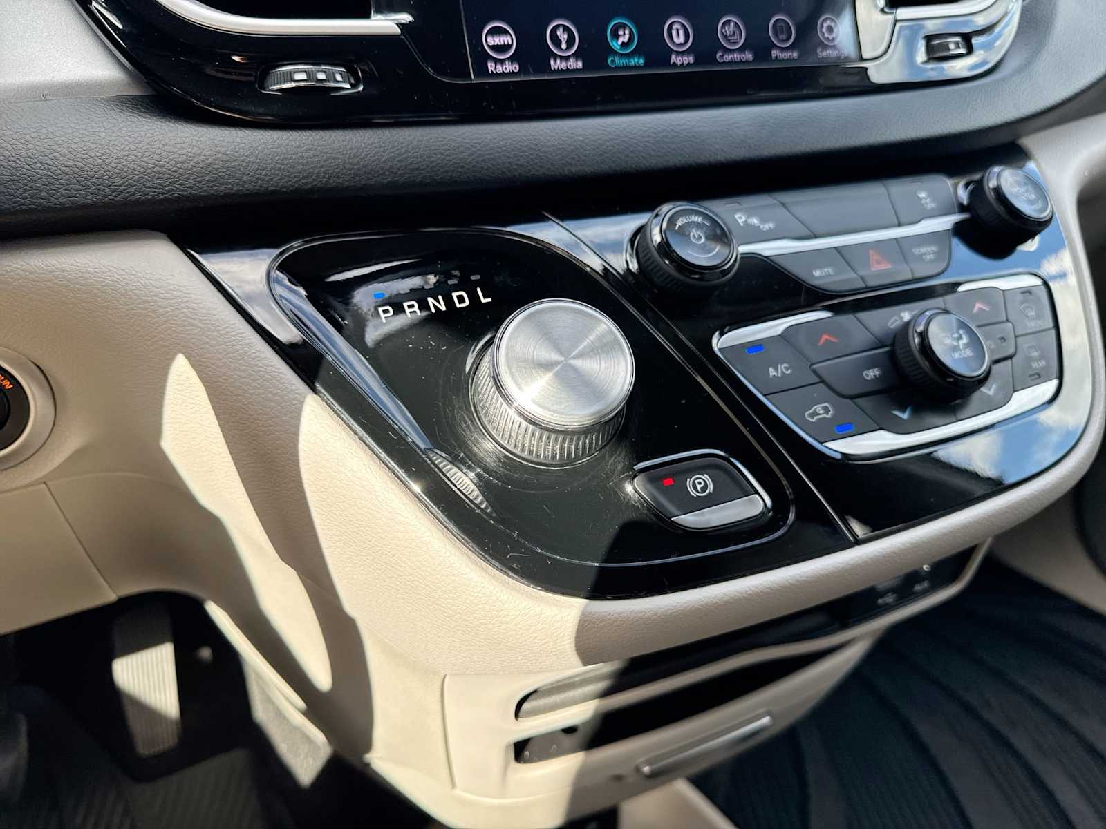 Thumbnail: 2018 Chrysler Pacifica - 29