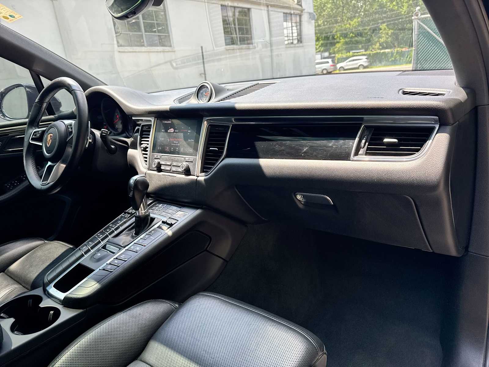 Thumbnail: 2018 Porsche Macan - 16