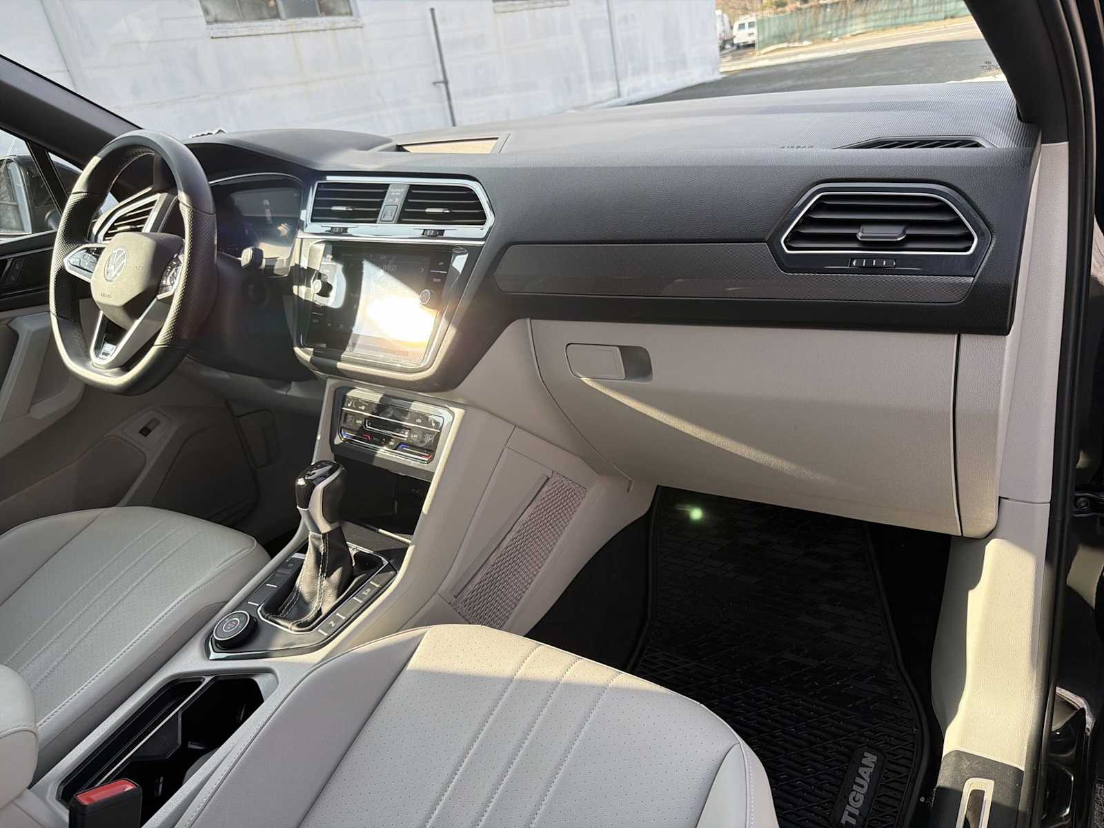 Thumbnail: 2024 Volkswagen Tiguan - 16