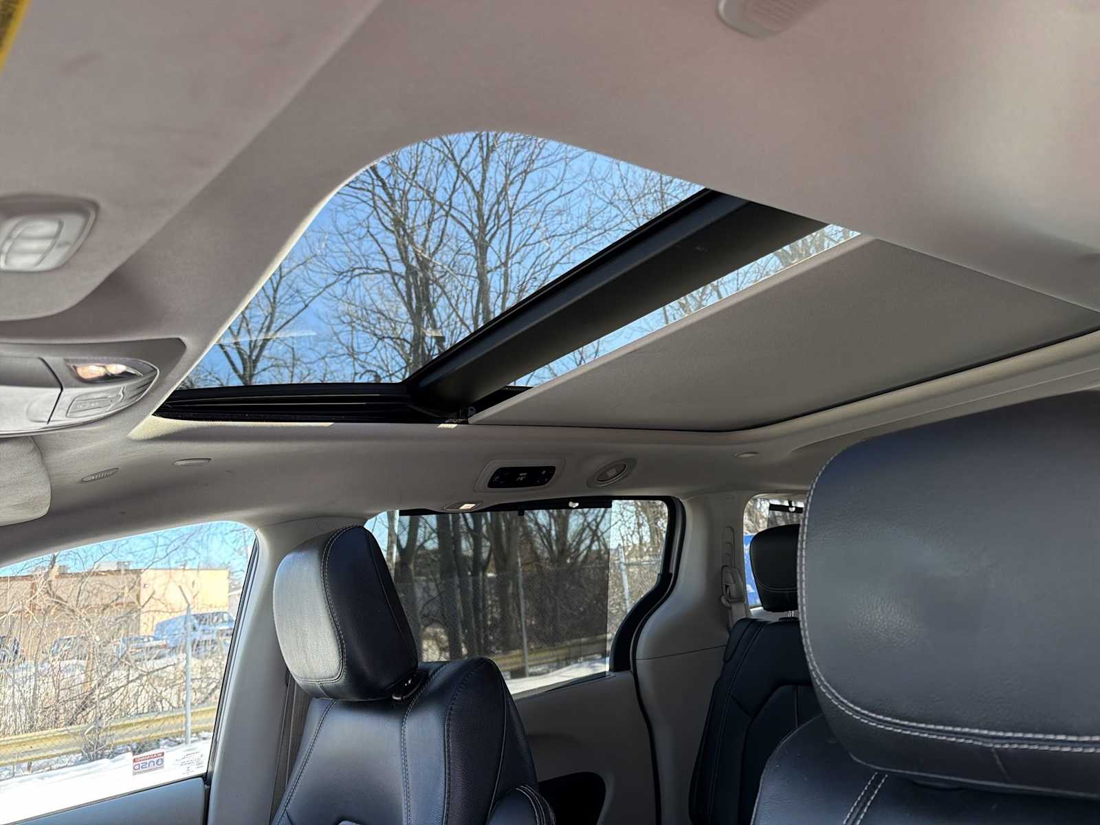 Thumbnail: 2022 Chrysler Pacifica - 23