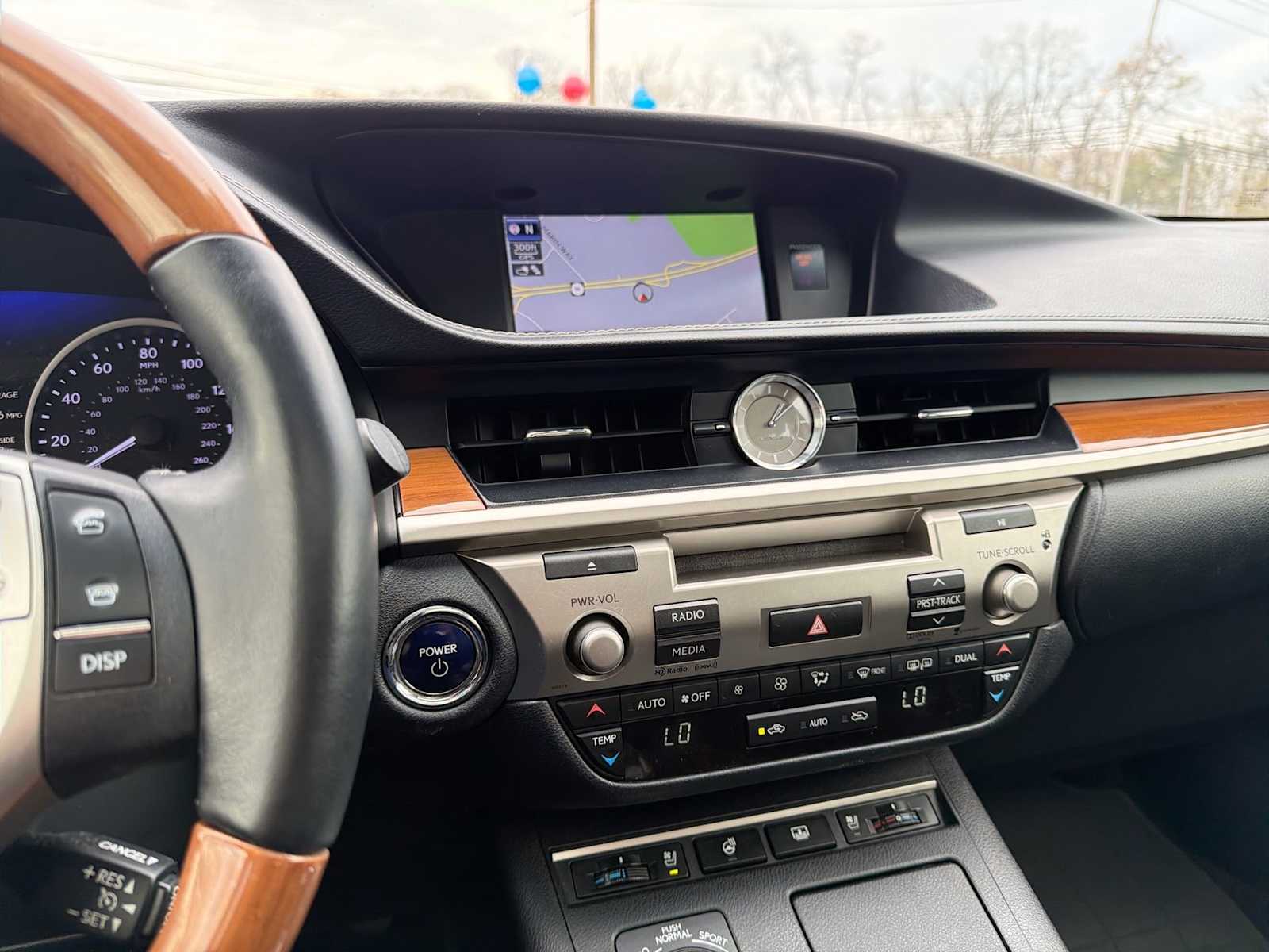 Thumbnail: 2013 Lexus ES - 27