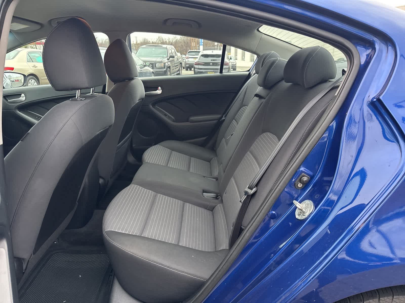 Thumbnail: 2017 Kia Forte - 10