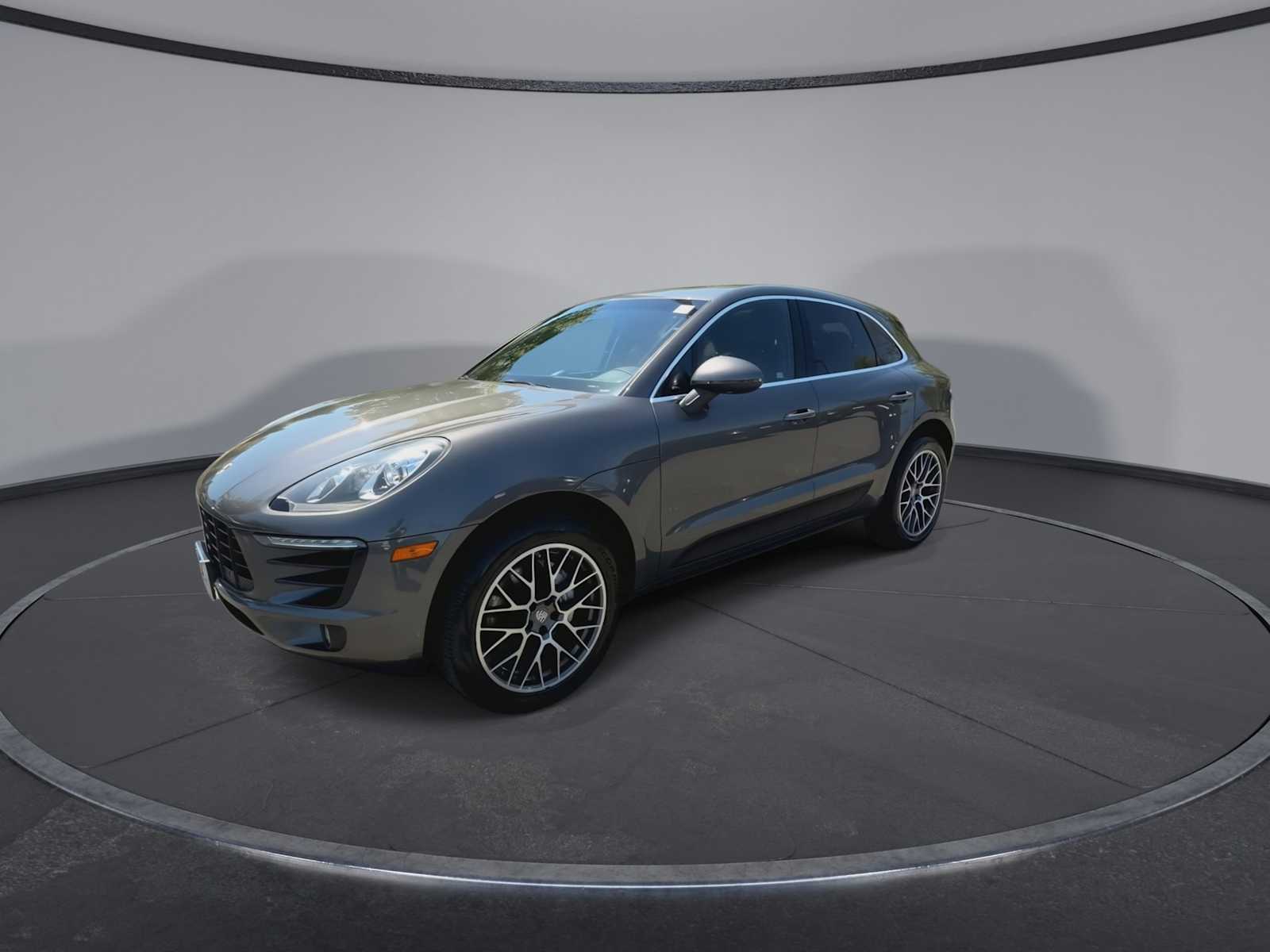 Thumbnail: 2016 Porsche Macan - 4