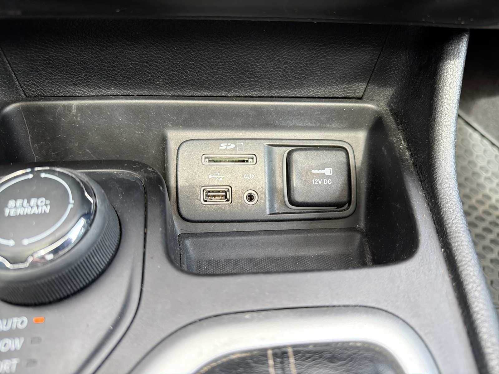 Thumbnail: 2018 Jeep Cherokee - 29