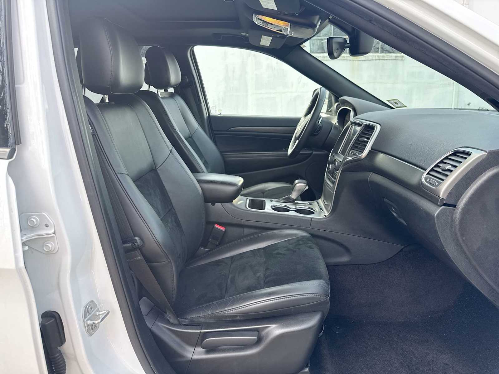 Thumbnail: 2017 Jeep Grand Cherokee - 15