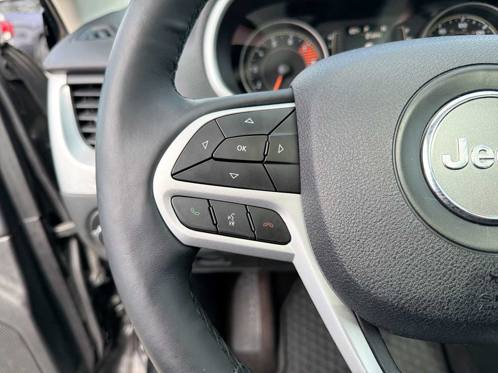 Thumbnail: 2018 Jeep Cherokee - 25