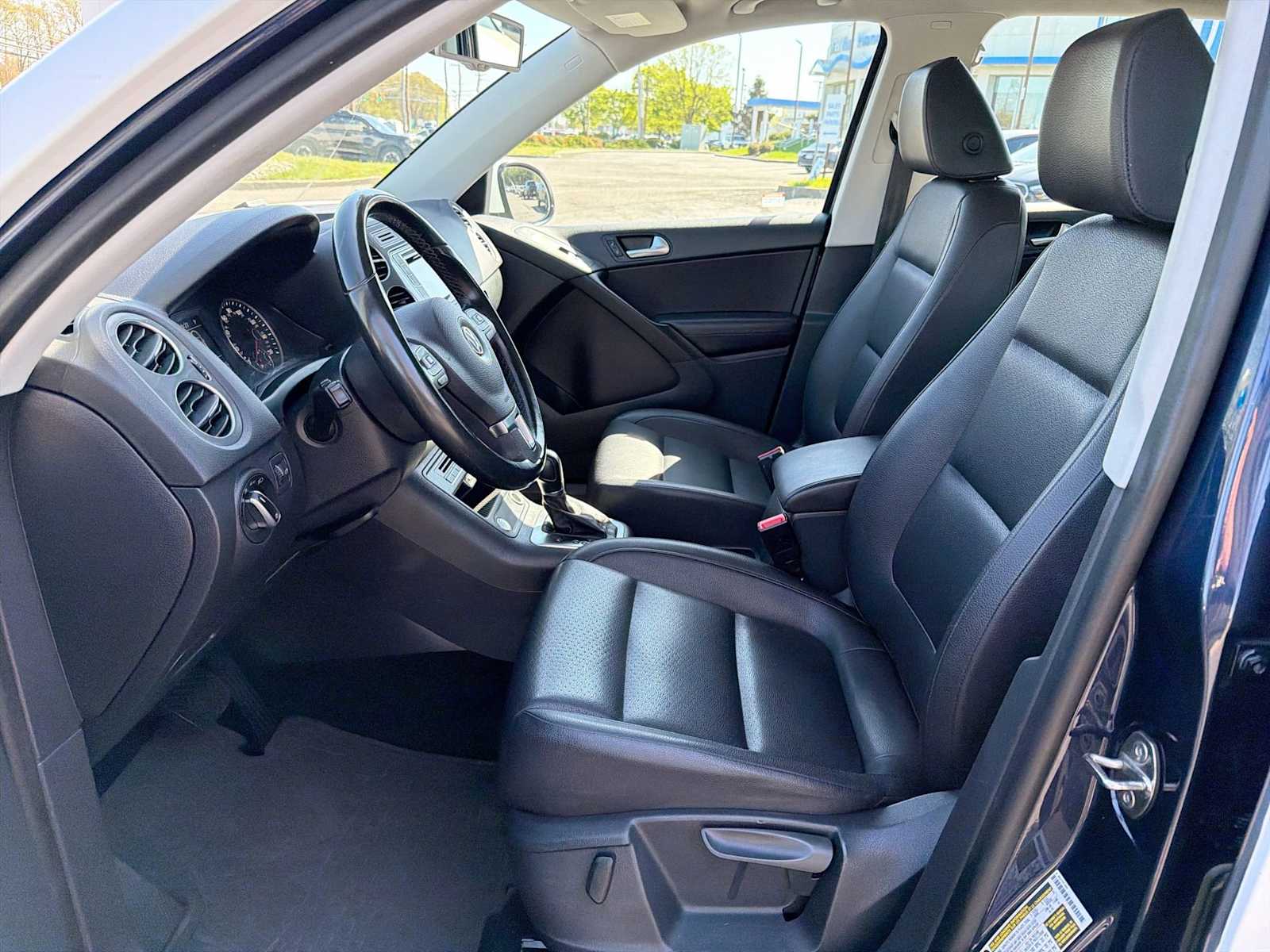 Thumbnail: 2016 Volkswagen Tiguan - 11