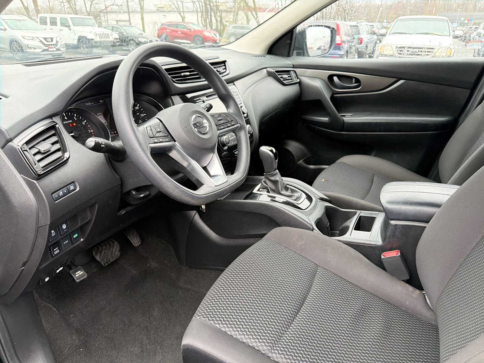 Thumbnail: 2020 Nissan Rogue Sport - 10