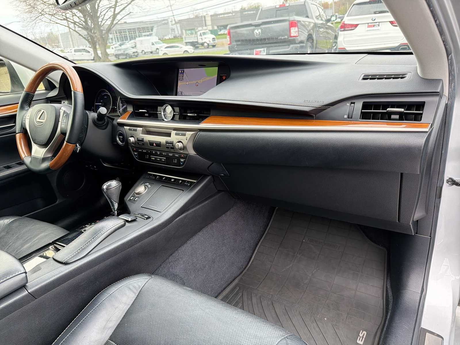 Thumbnail: 2013 Lexus ES - 16