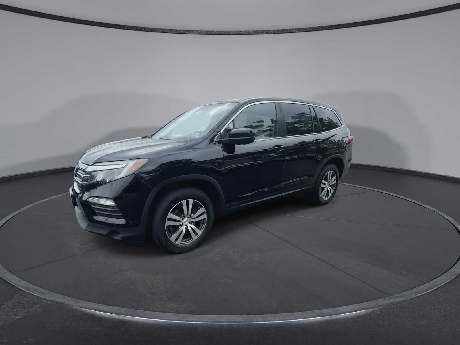 Thumbnail: 2017 Honda Pilot - 4