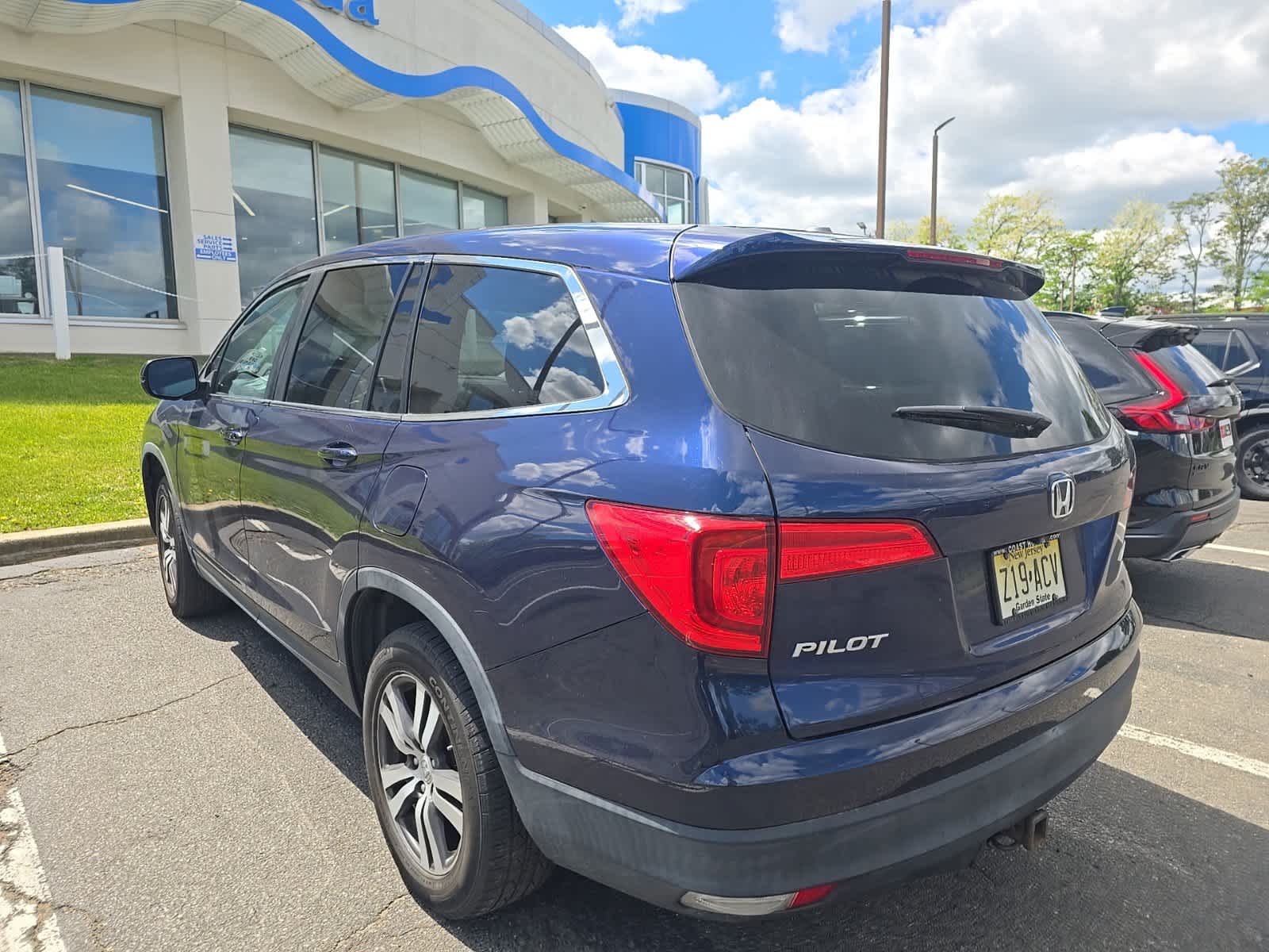 Thumbnail: 2018 Honda Pilot - 8