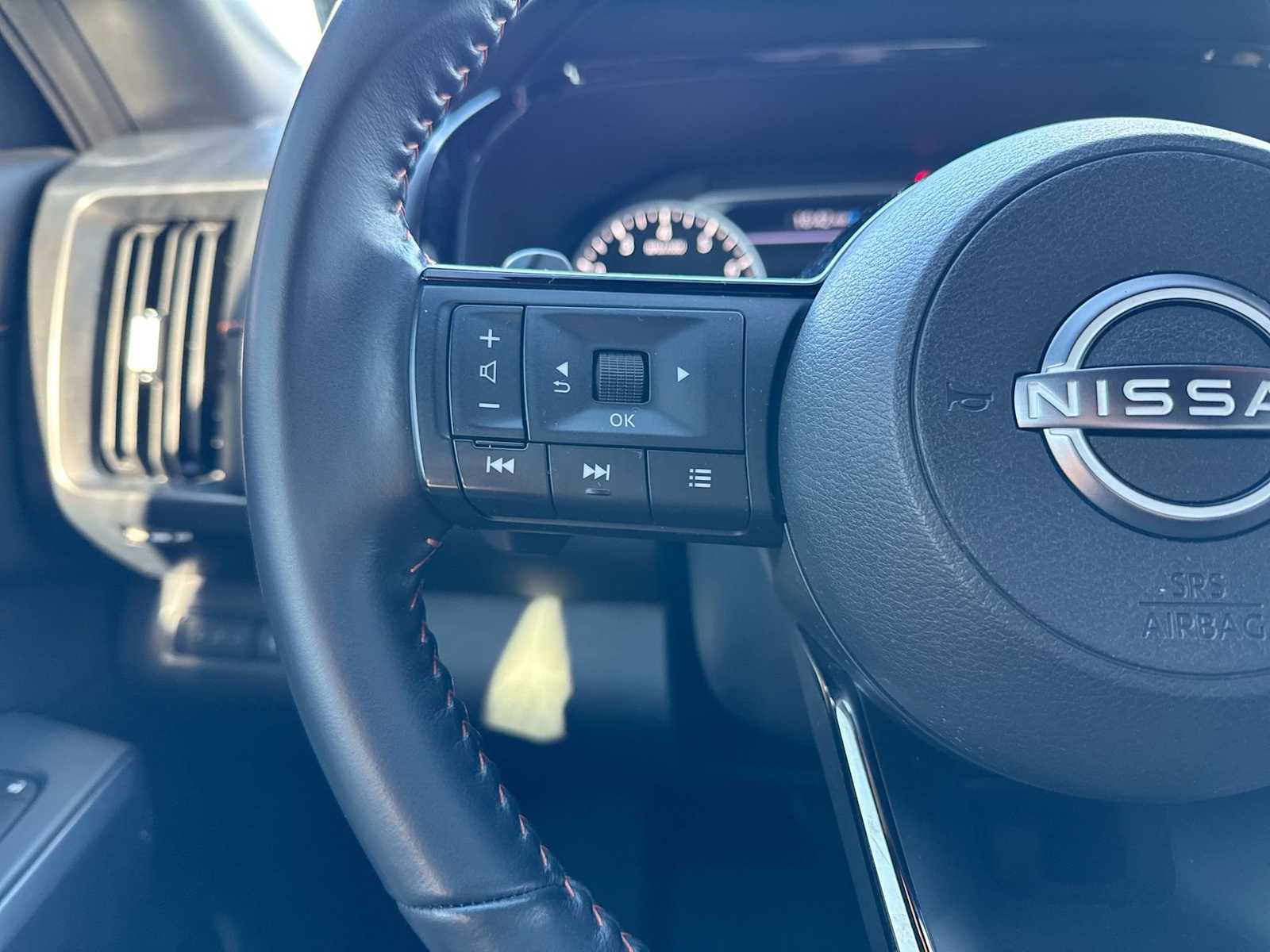 Thumbnail: 2023 Nissan Pathfinder - 24