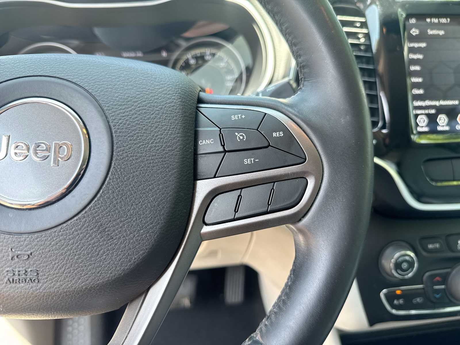 Thumbnail: 2020 Jeep Cherokee - 26
