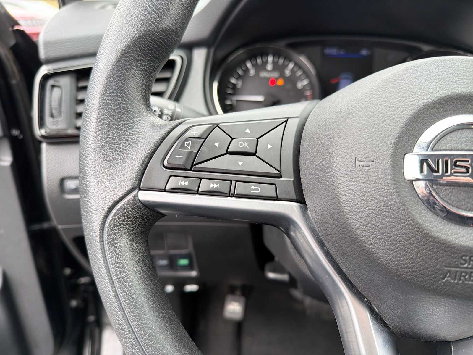 Thumbnail: 2020 Nissan Rogue Sport - 24