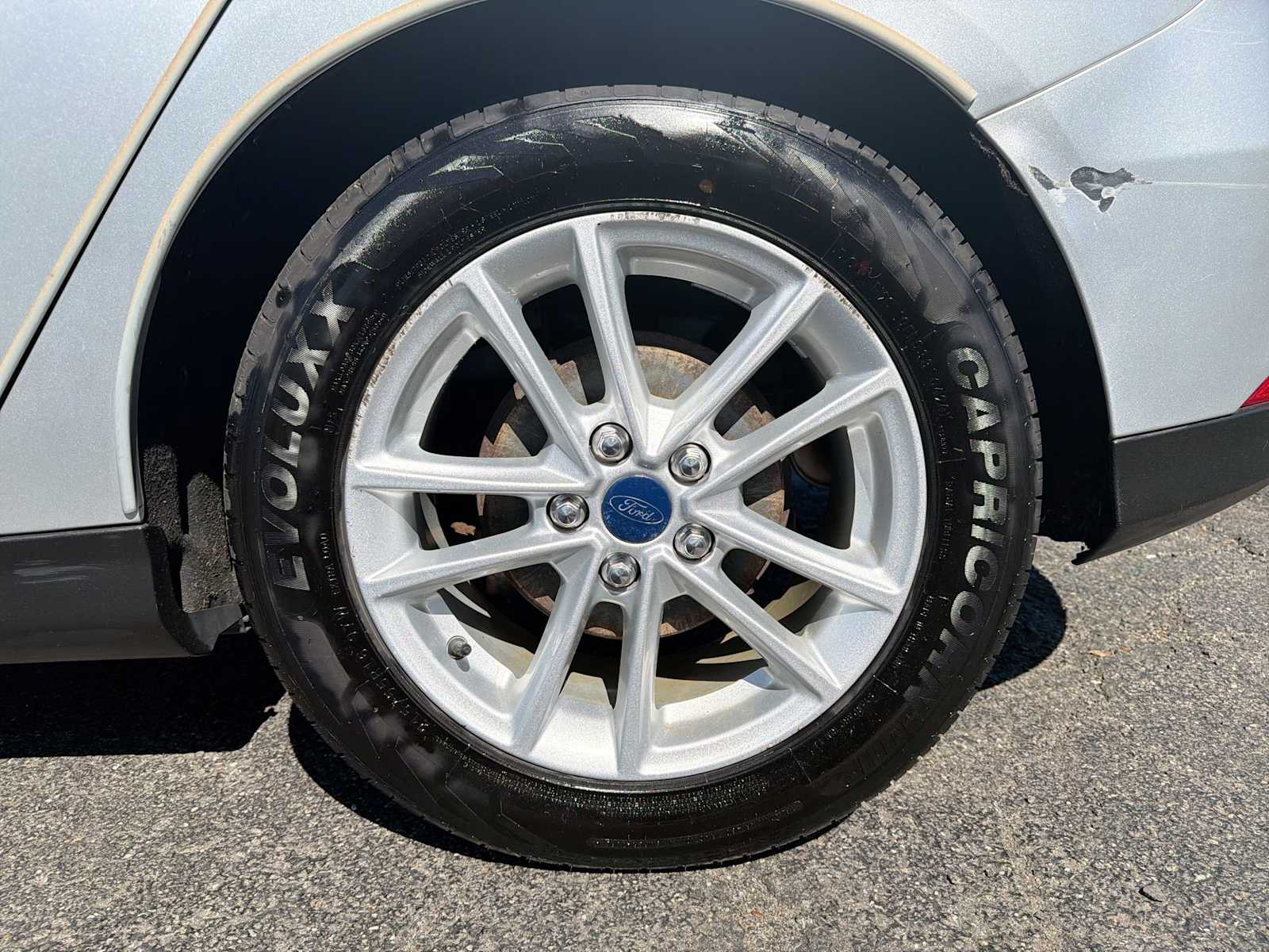 Thumbnail: 2015 Ford Focus - 19