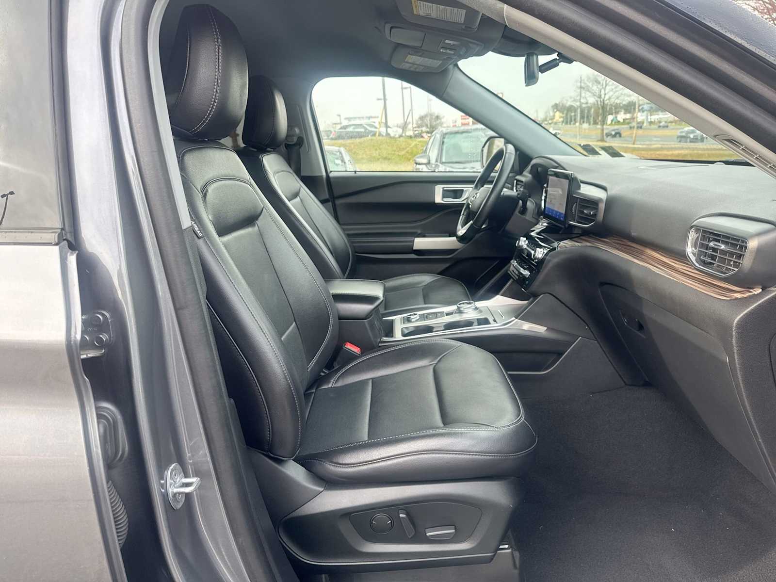 Thumbnail: 2022 Ford Explorer - 15