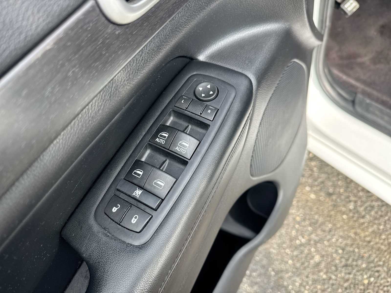 Thumbnail: 2017 Jeep Grand Cherokee - 22