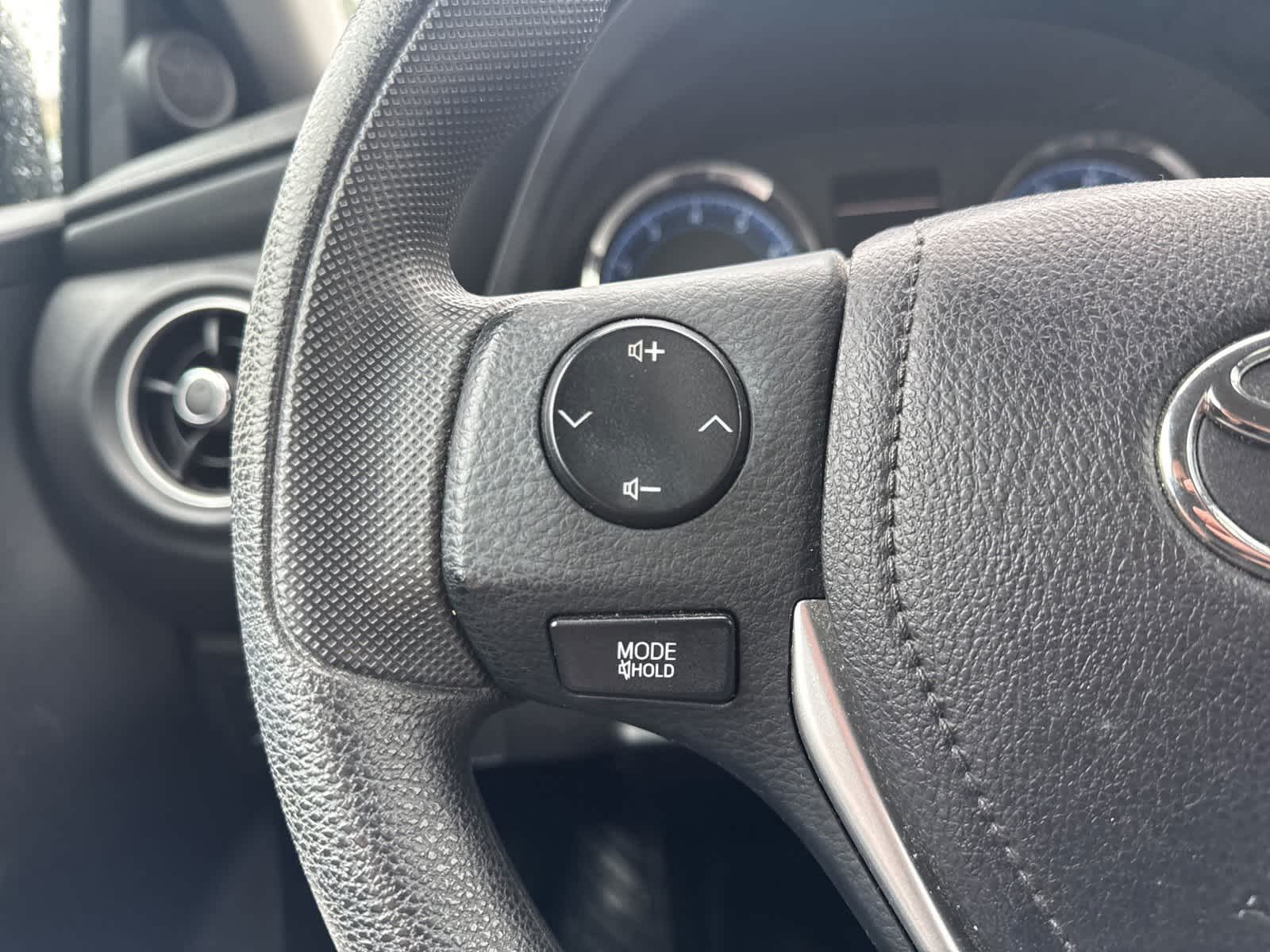 2018 Toyota Corolla LE 16