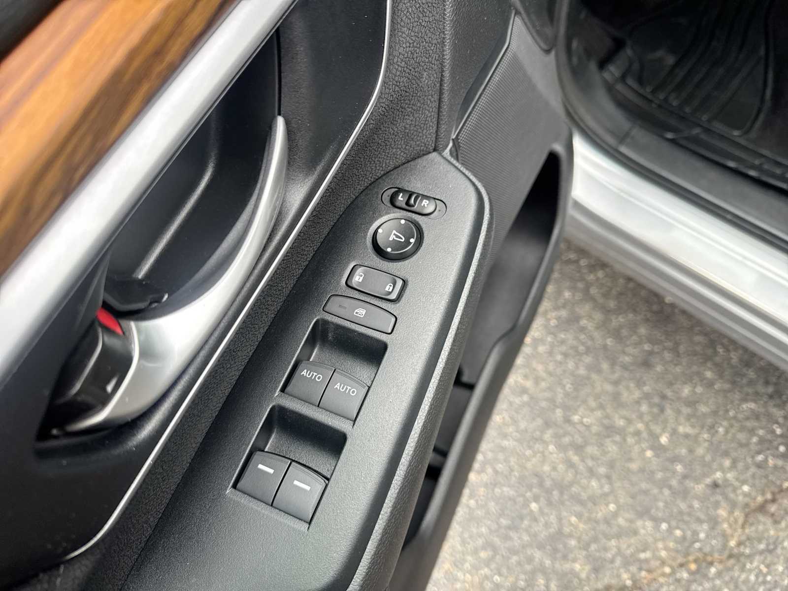 Thumbnail: 2017 Honda CR-V - 22