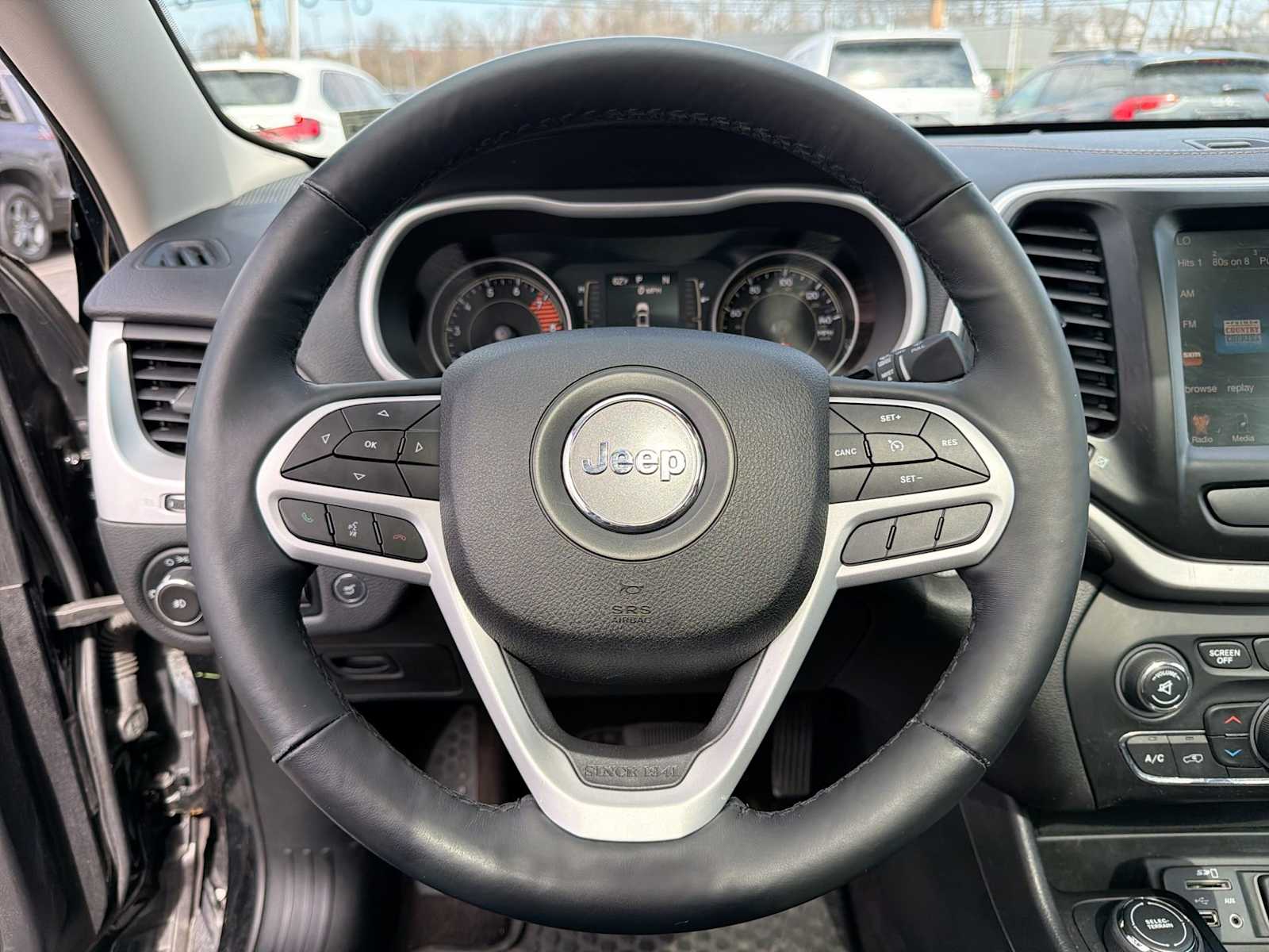 Thumbnail: 2018 Jeep Cherokee - 24