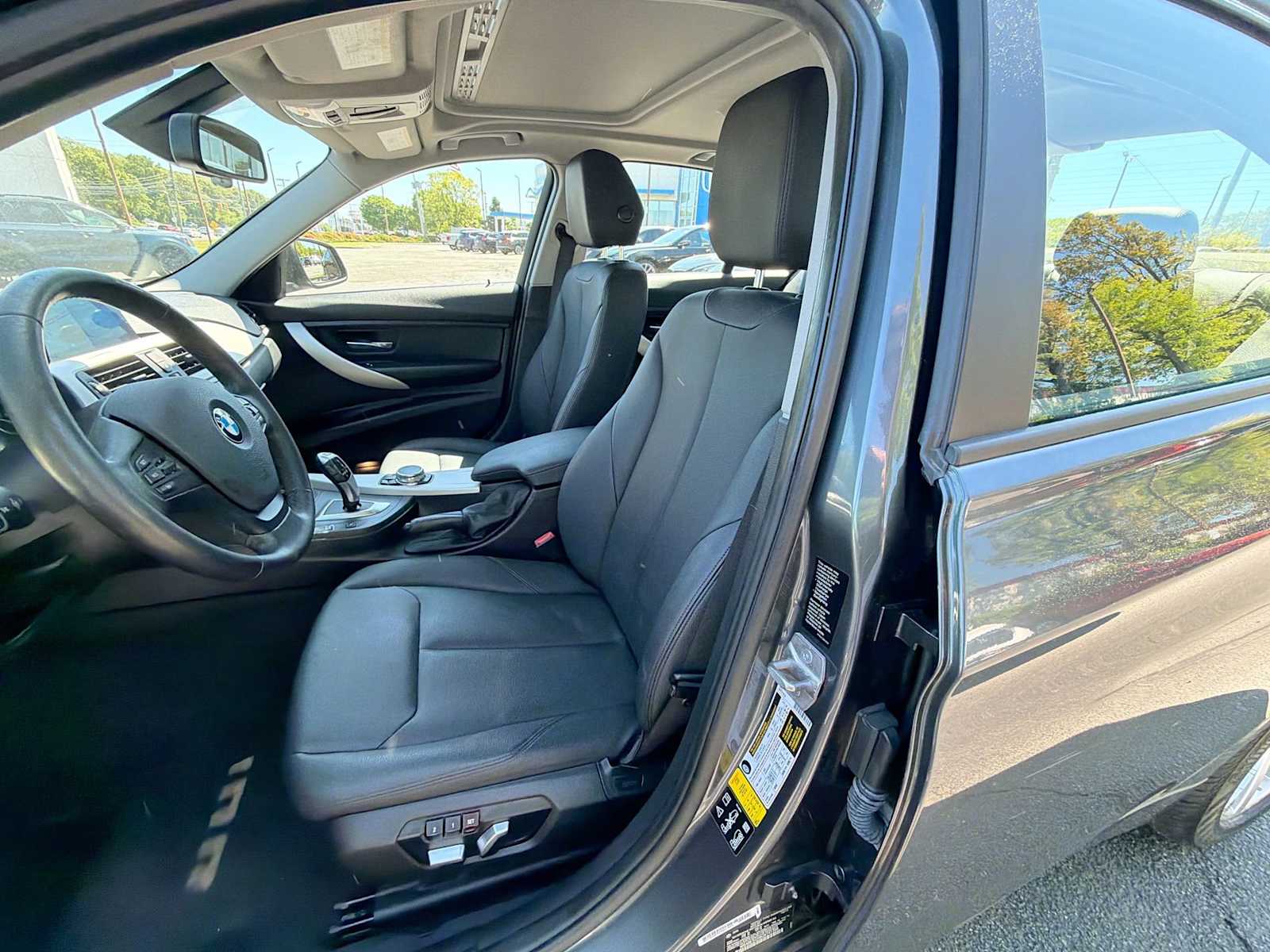 Thumbnail: 2016 BMW 3 Series - 21