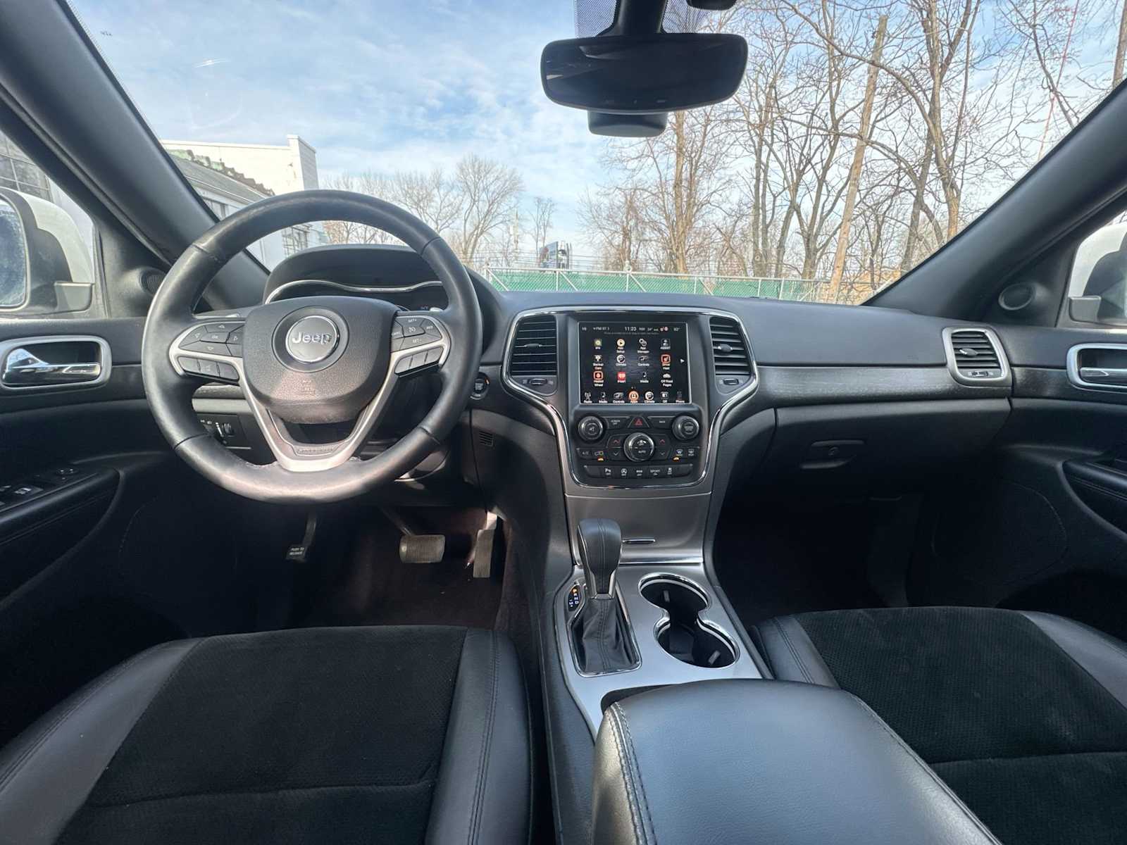 Thumbnail: 2017 Jeep Grand Cherokee - 20