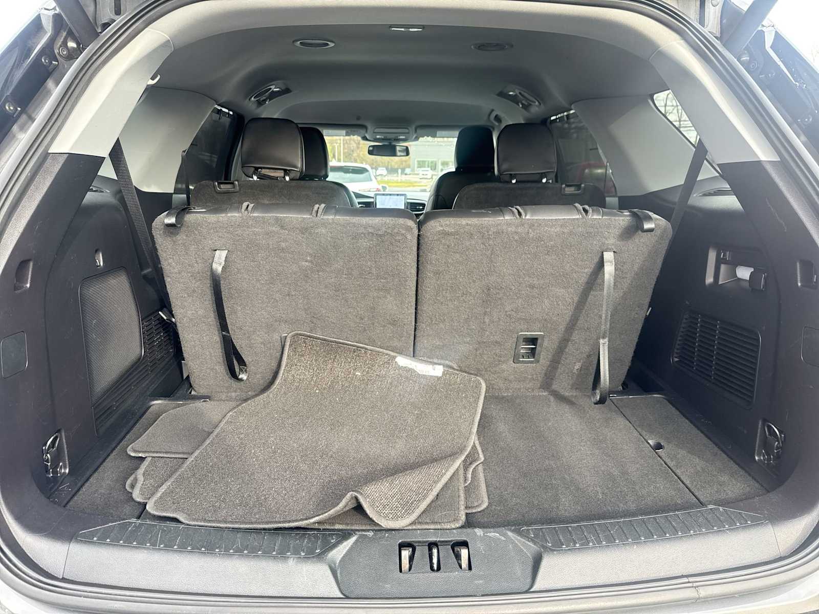 Thumbnail: 2022 Ford Explorer - 32