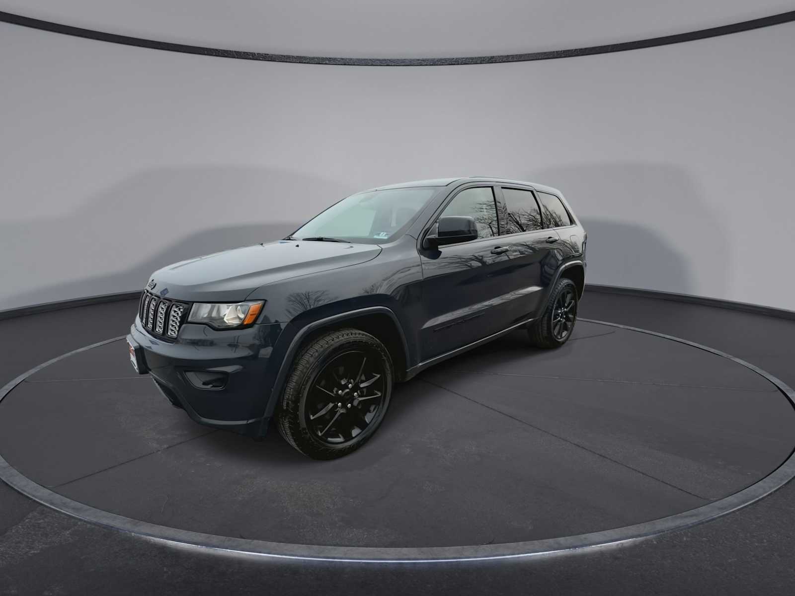 Thumbnail: 2017 Jeep Grand Cherokee - 4
