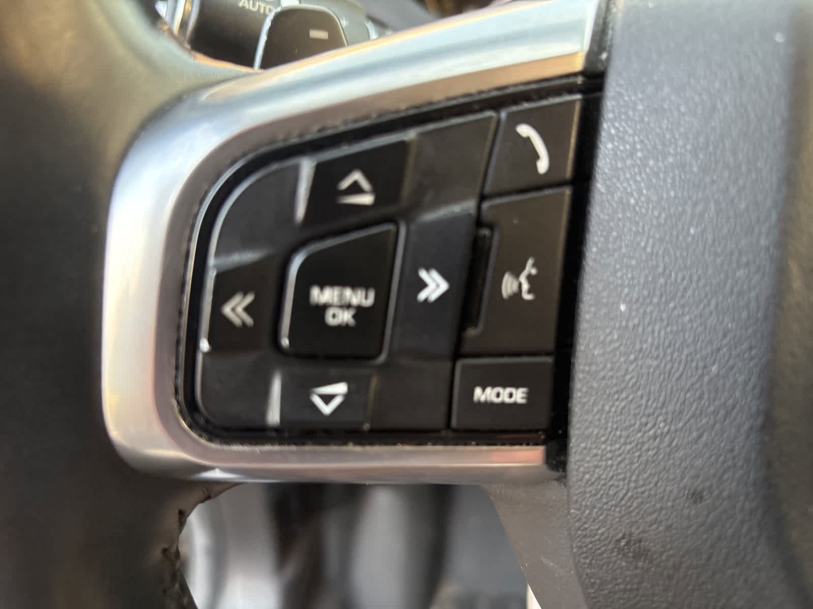 Thumbnail: 2018 Land Rover Discovery Sport - 8