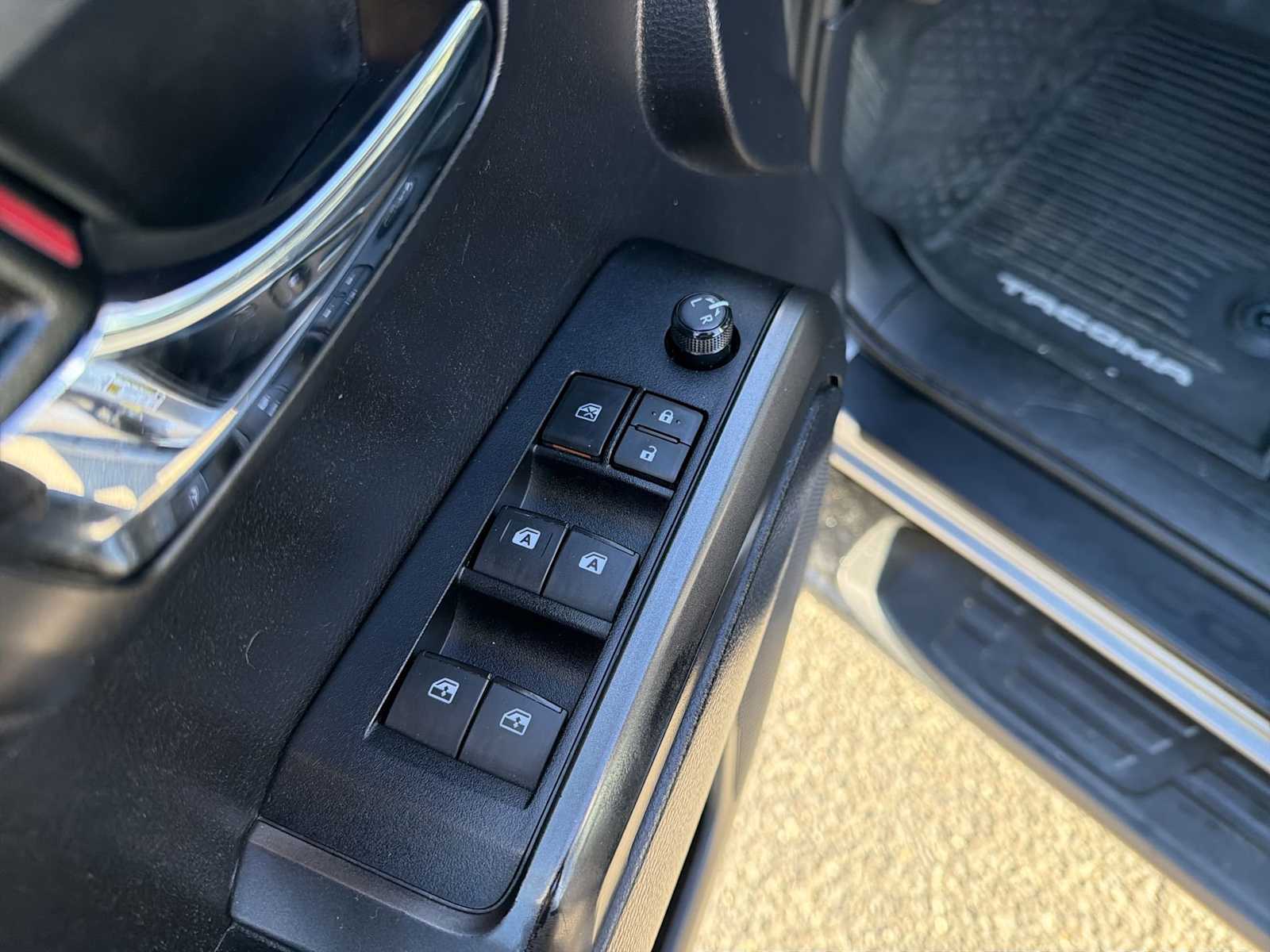 Thumbnail: 2020 Toyota Tacoma - 22