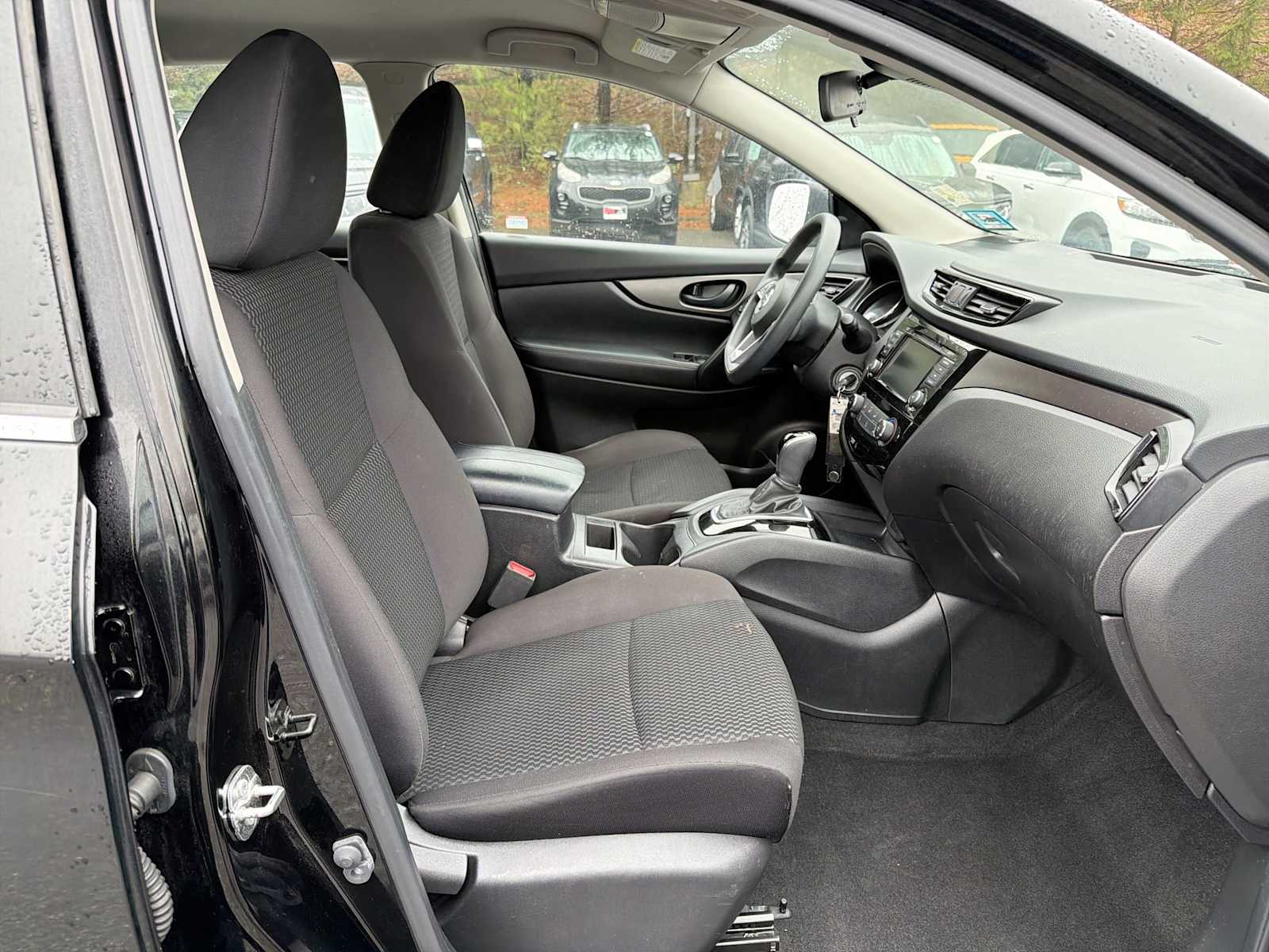 Thumbnail: 2020 Nissan Rogue Sport - 15