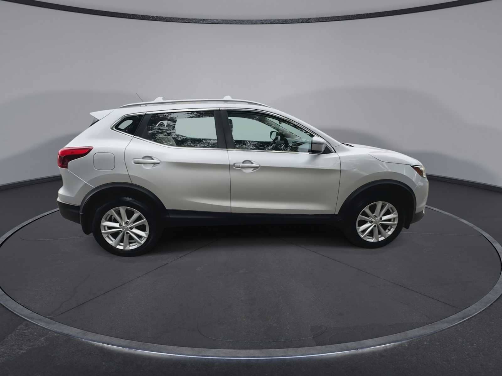 Thumbnail: 2018 Nissan Rogue Sport - 9