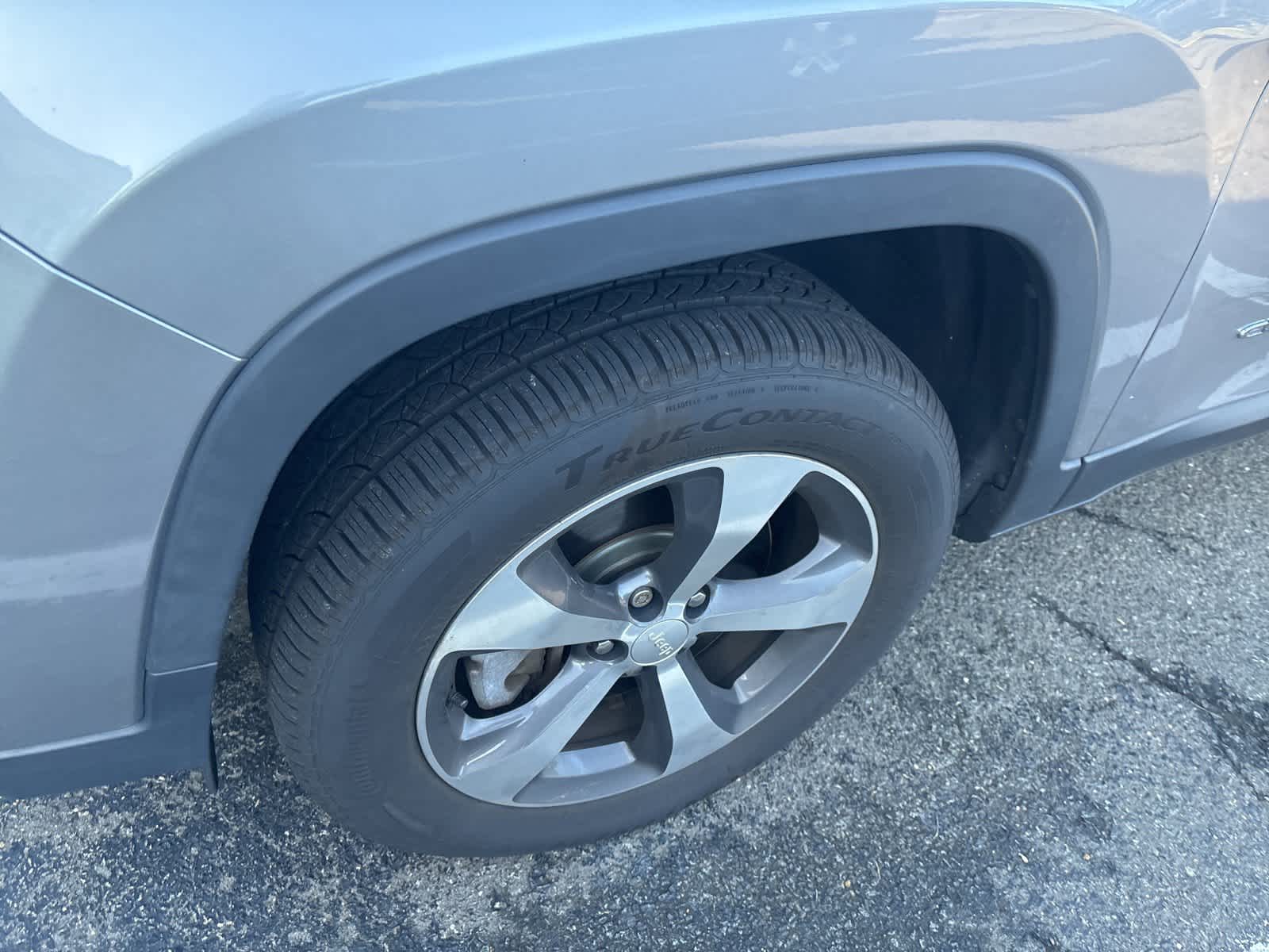 Thumbnail: 2019 Jeep Cherokee - 6
