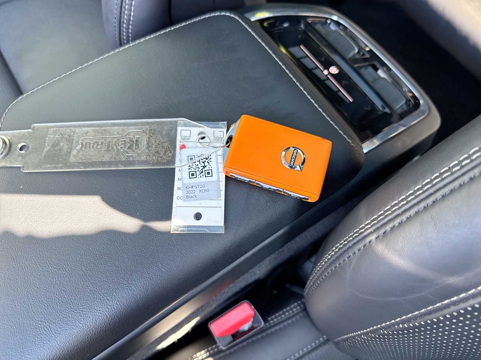 Thumbnail: 2022 Volvo XC60 - 33